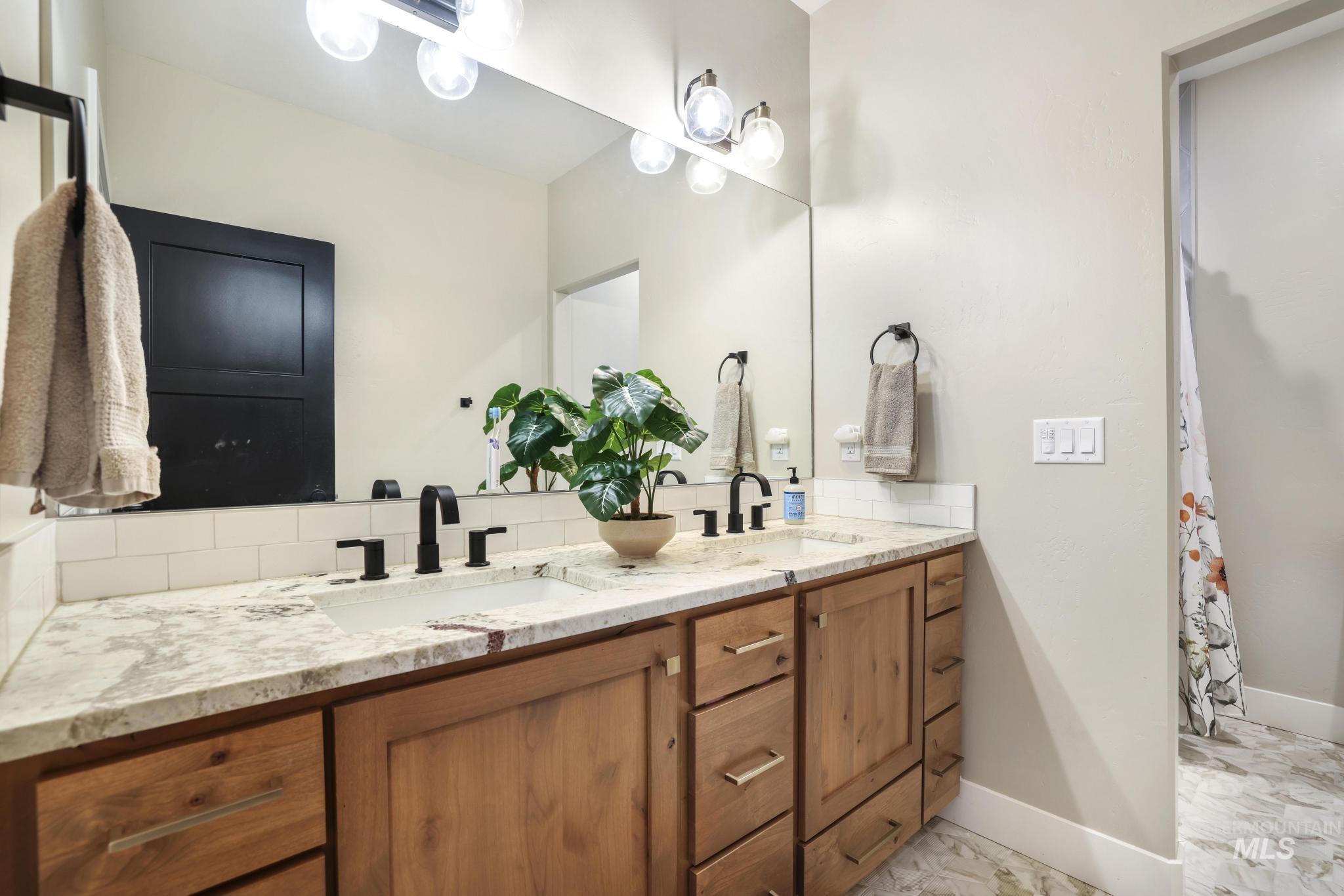 2054 Red Rock Way Property Photo 12