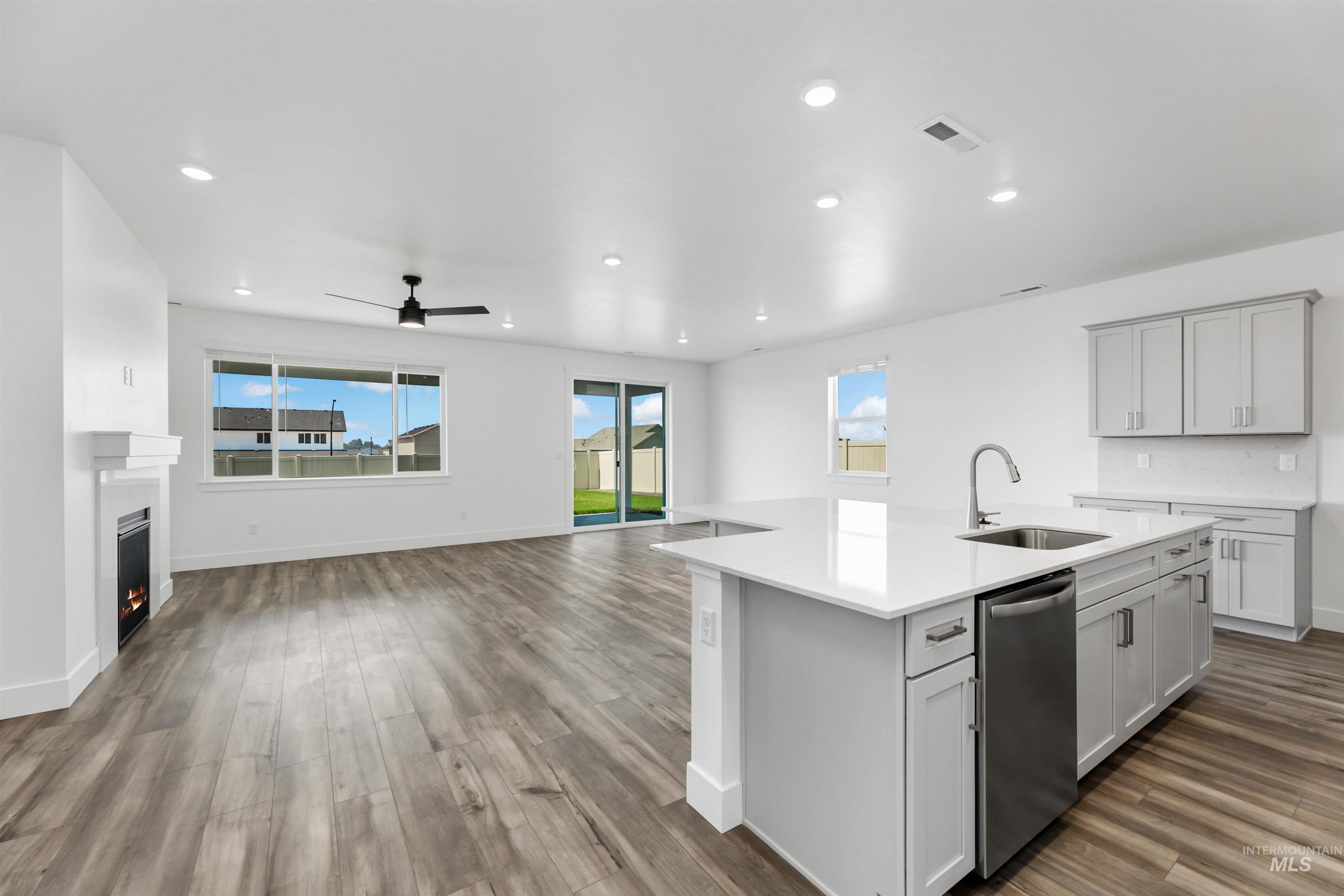 15087 Cloud Crest Ave Property Photo 4