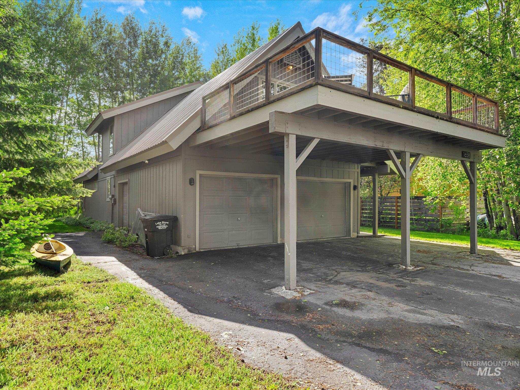 1658 Timber Cir Property Photo 3