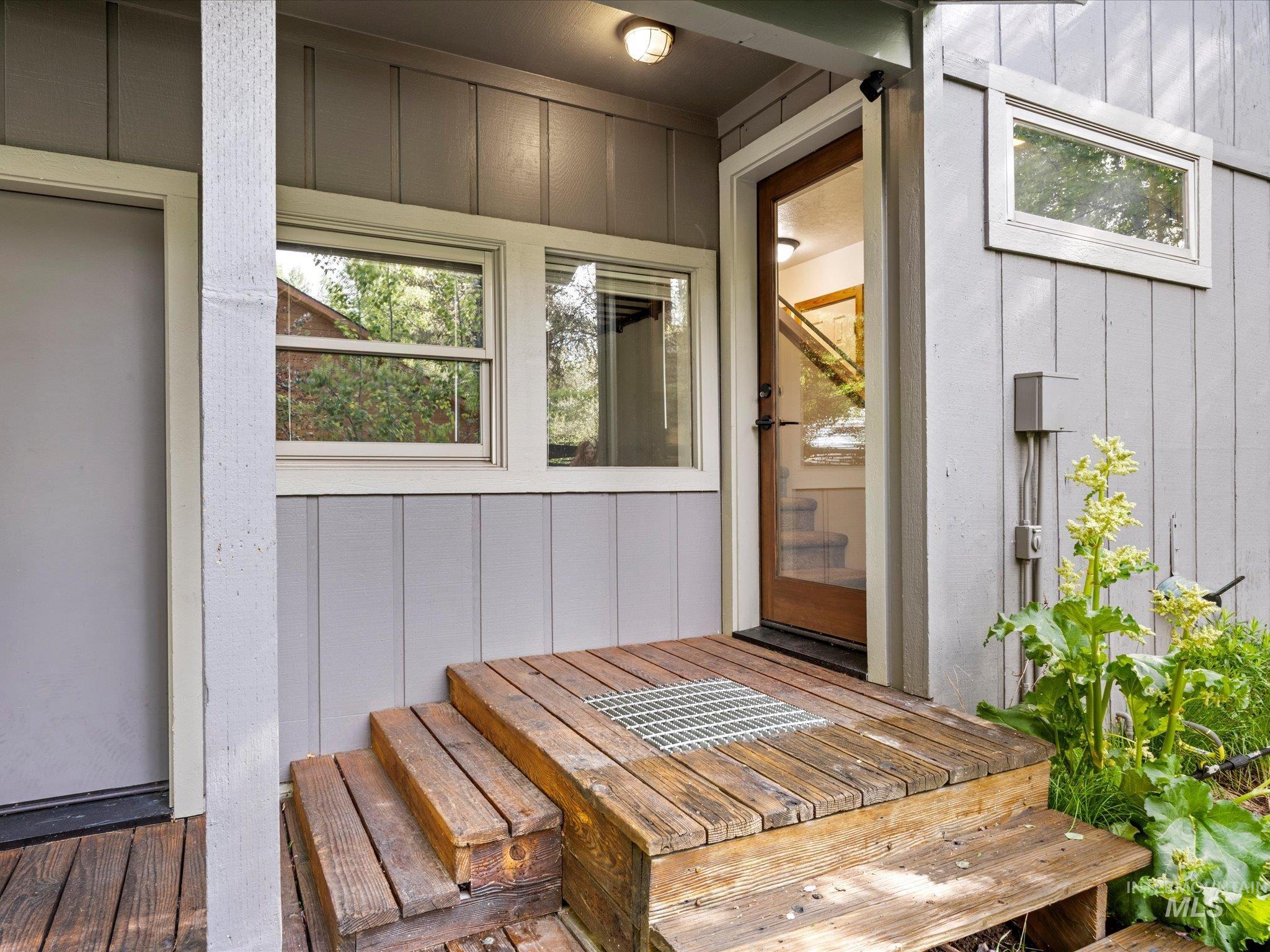 1658 Timber Cir Property Photo 4