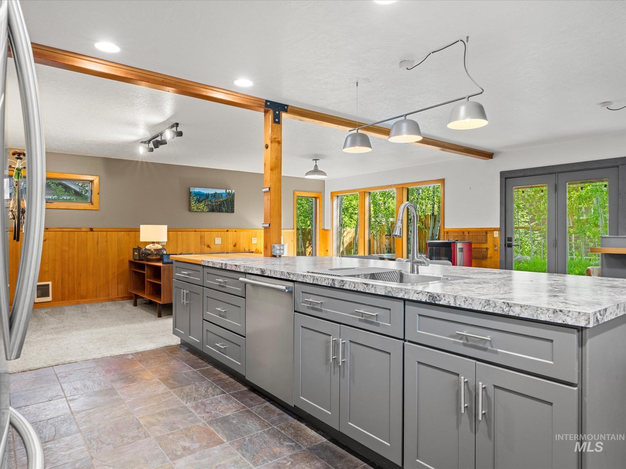 1658 Timber Cir Property Photo 11