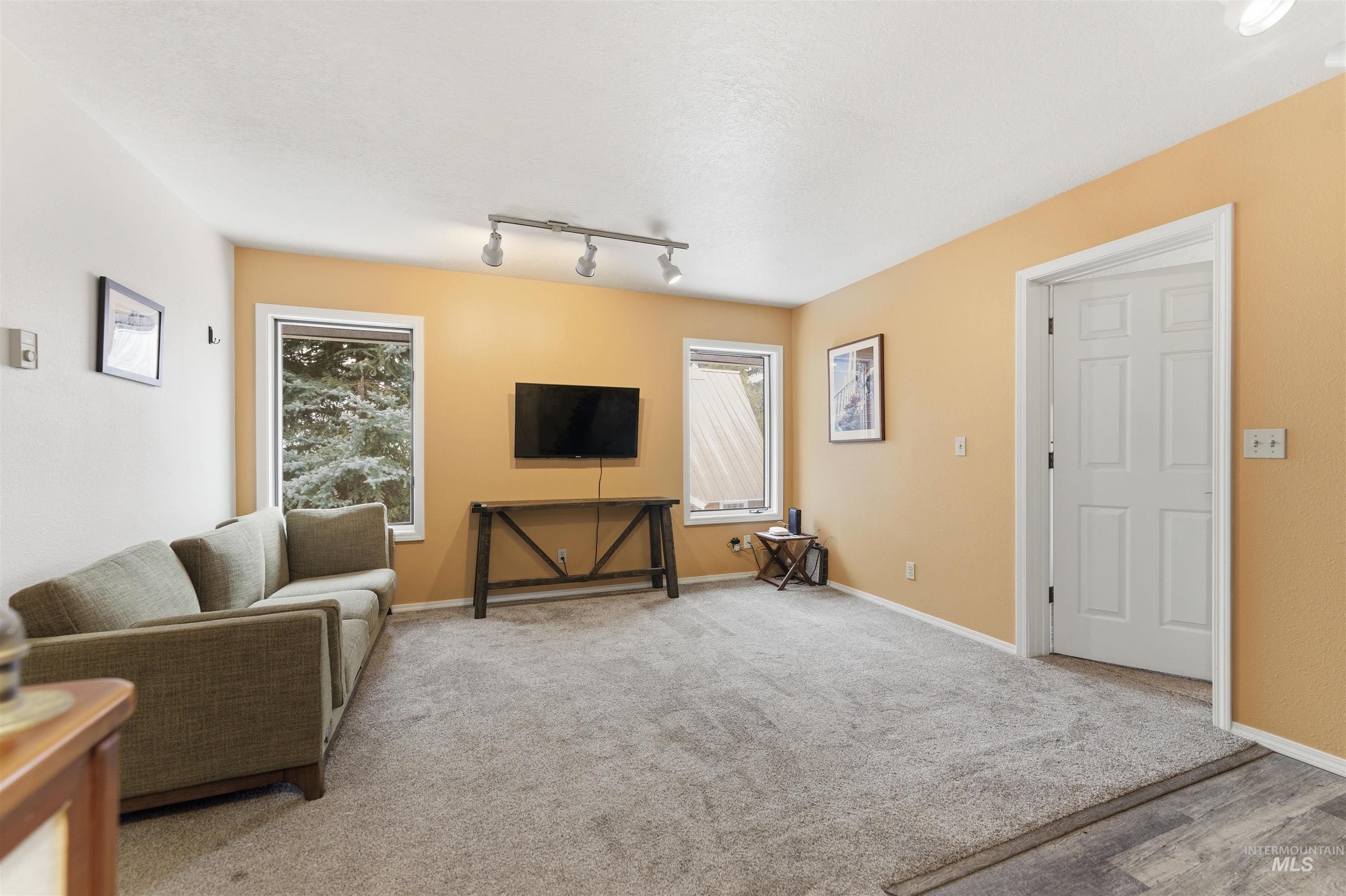 1658 Timber Cir Property Photo 22