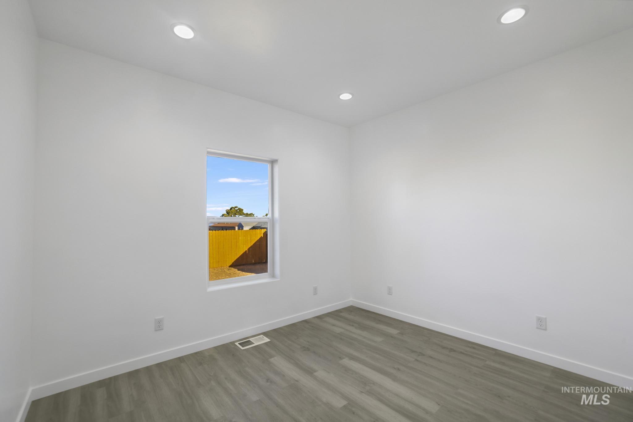 1800 Poplar Ave Property Photo 13
