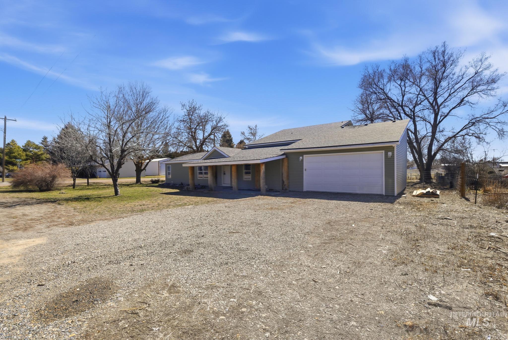 185 E Lincoln Property Photo 2
