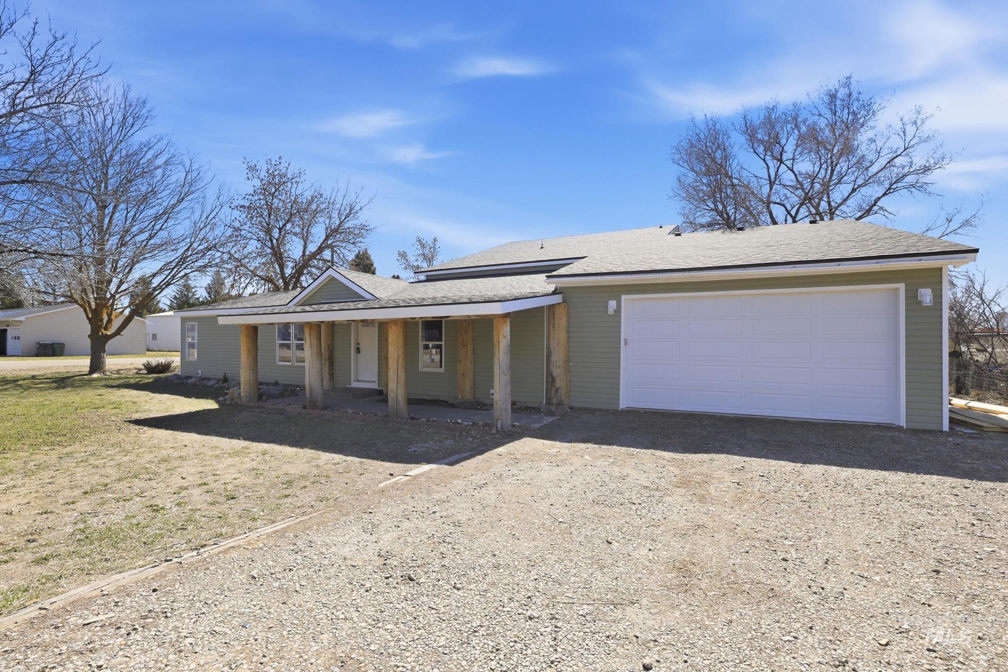 185 E Lincoln Property Photo 3