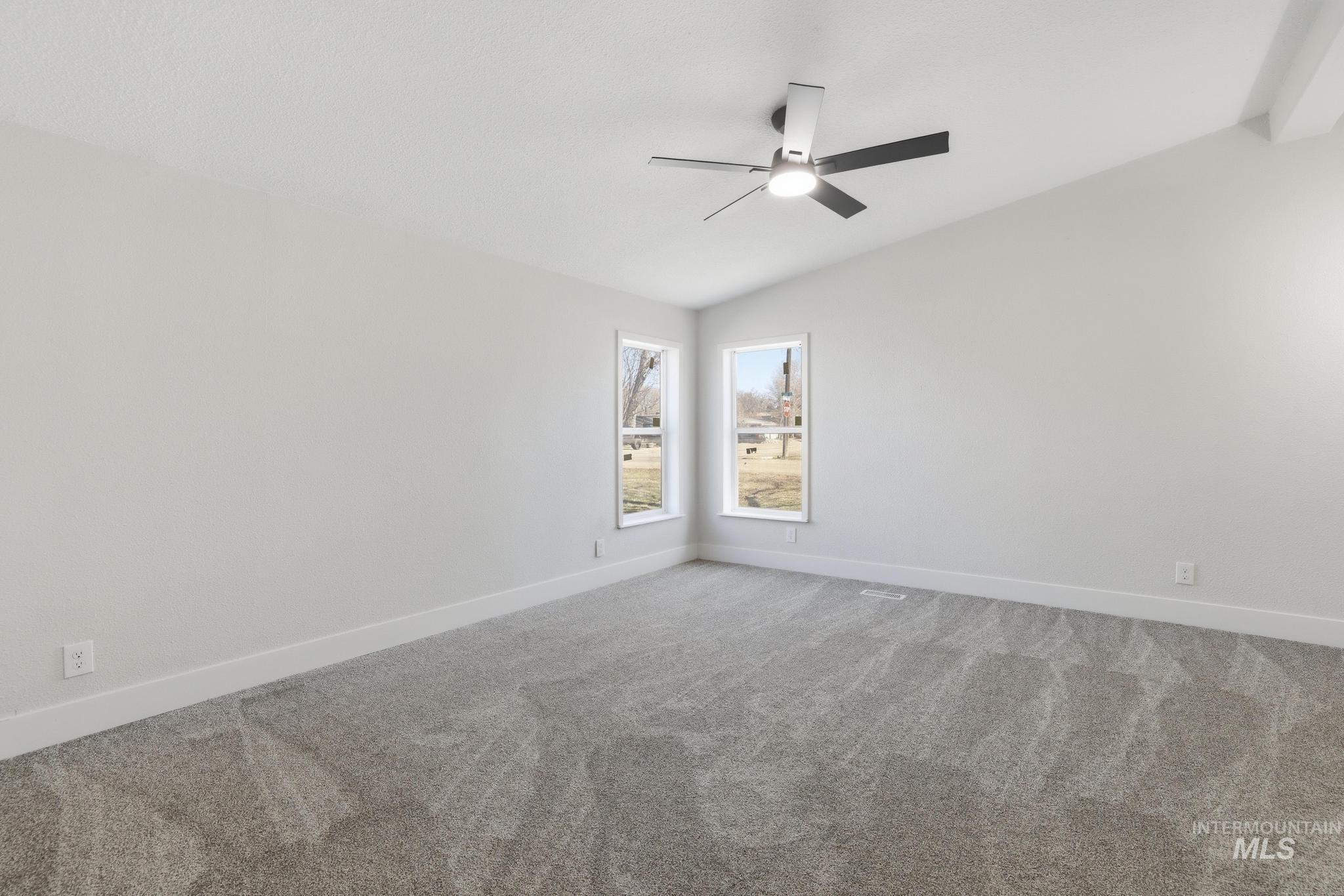 185 E Lincoln Property Photo 14