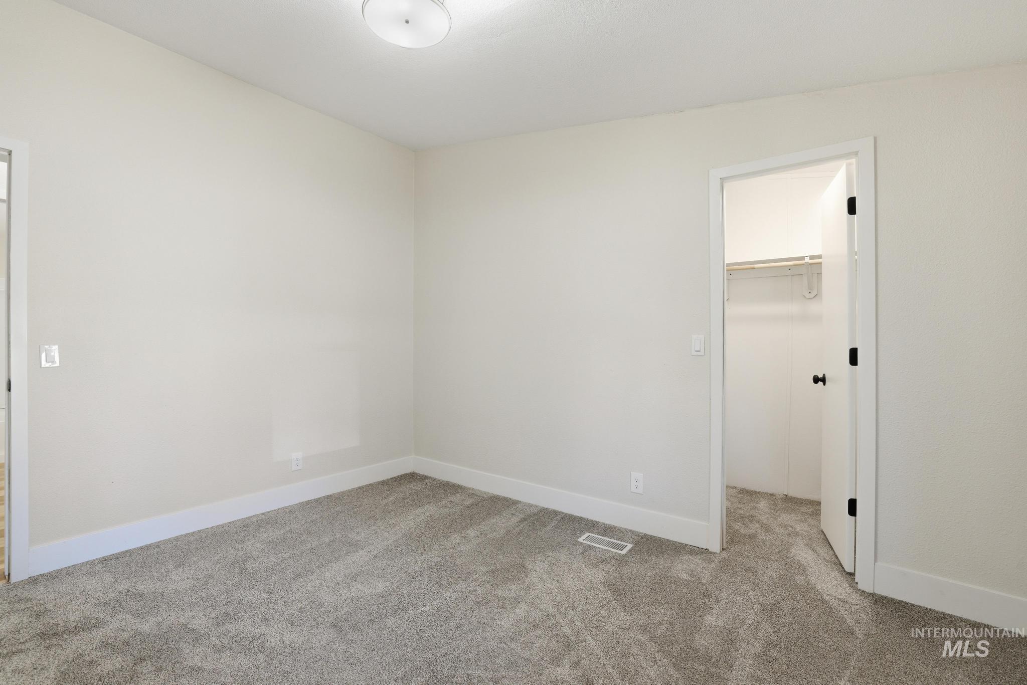 185 E Lincoln Property Photo 19