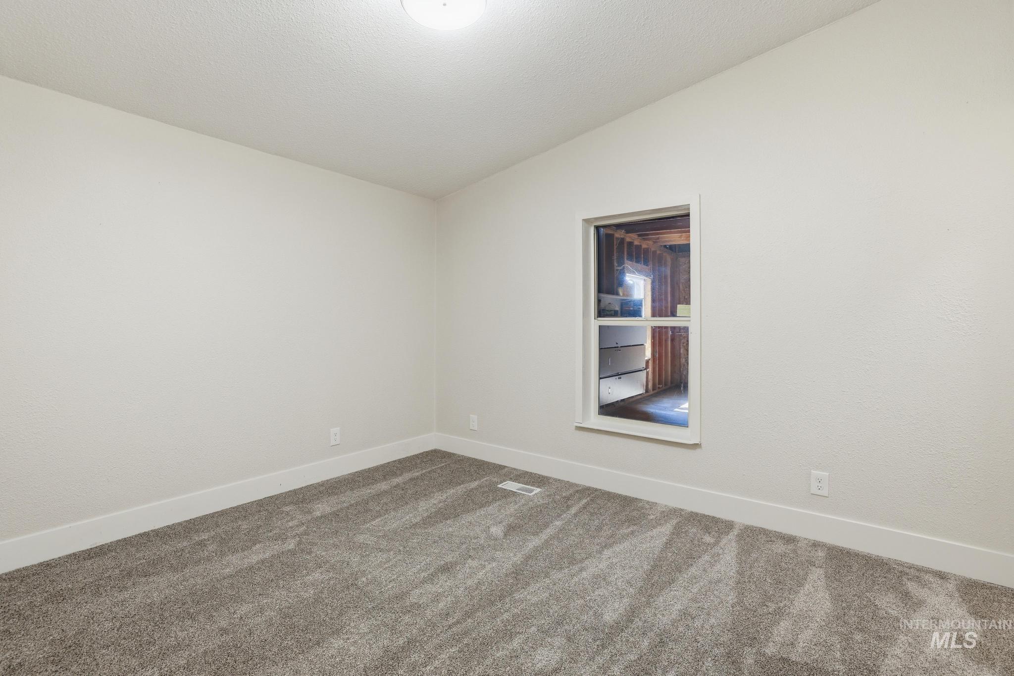 185 E Lincoln Property Photo 20