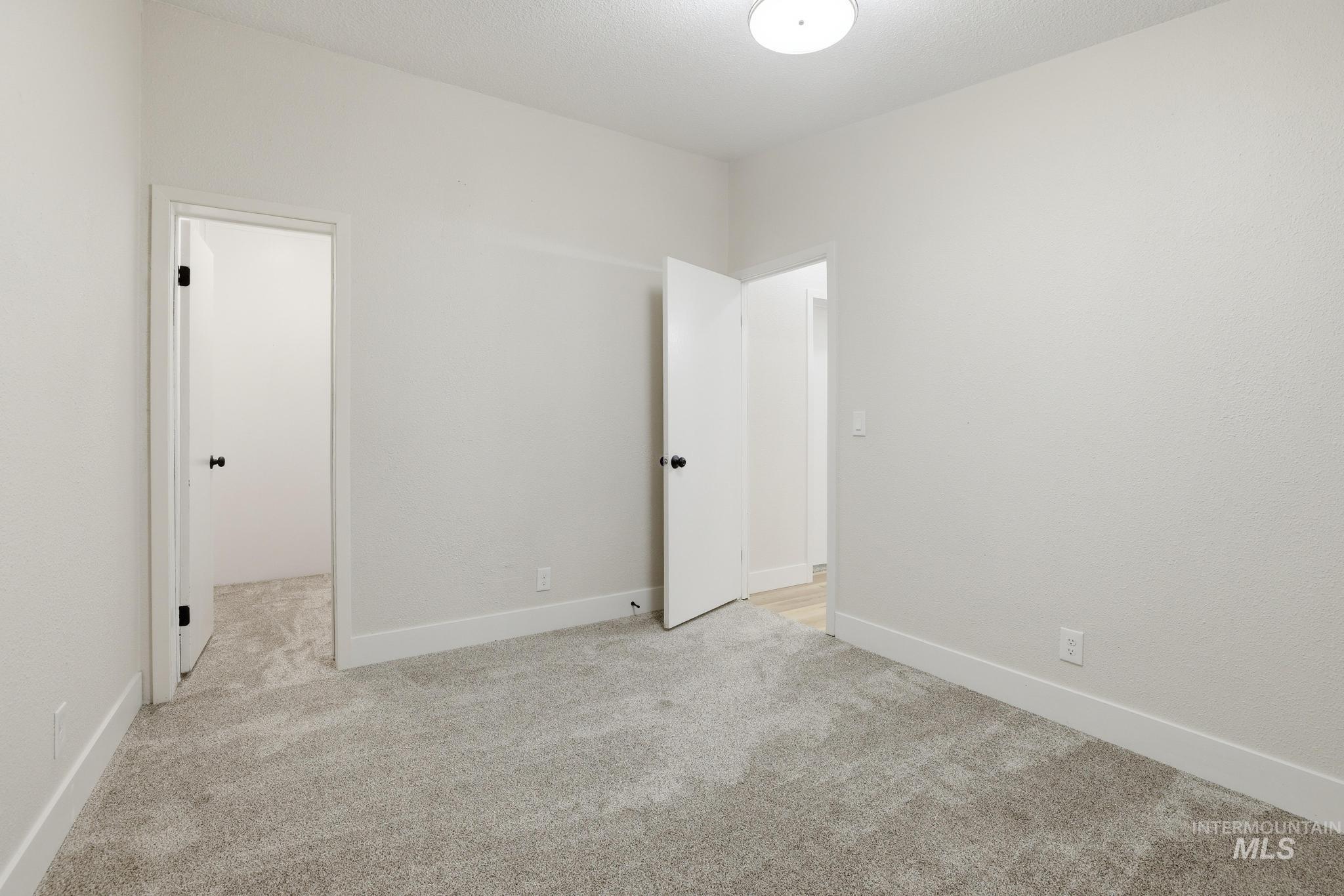185 E Lincoln Property Photo 21