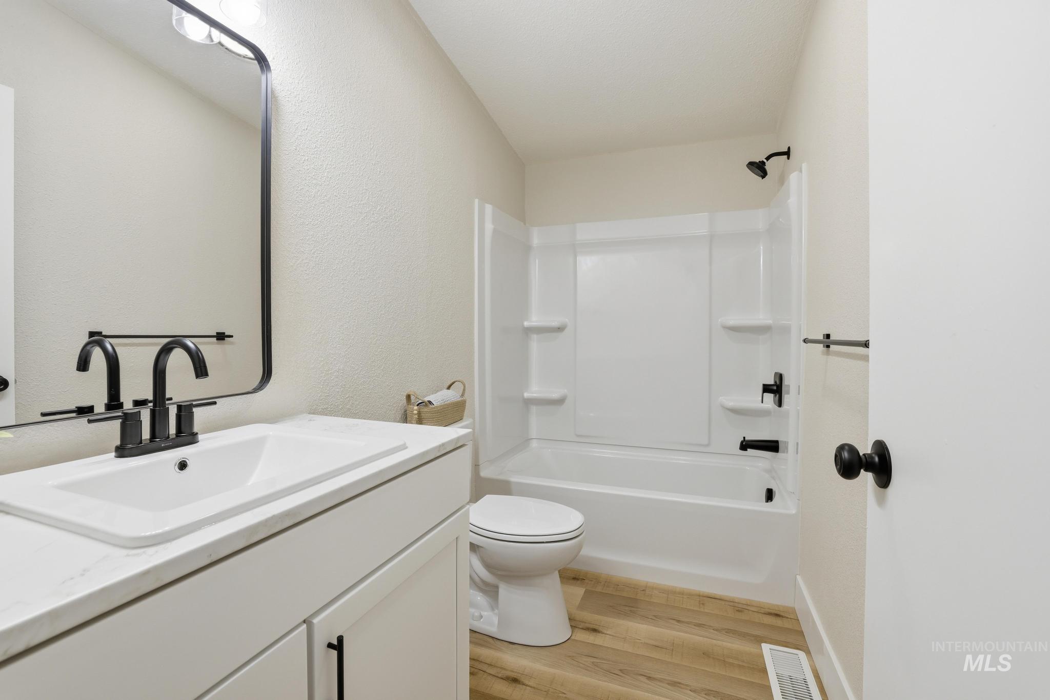185 E Lincoln Property Photo 22