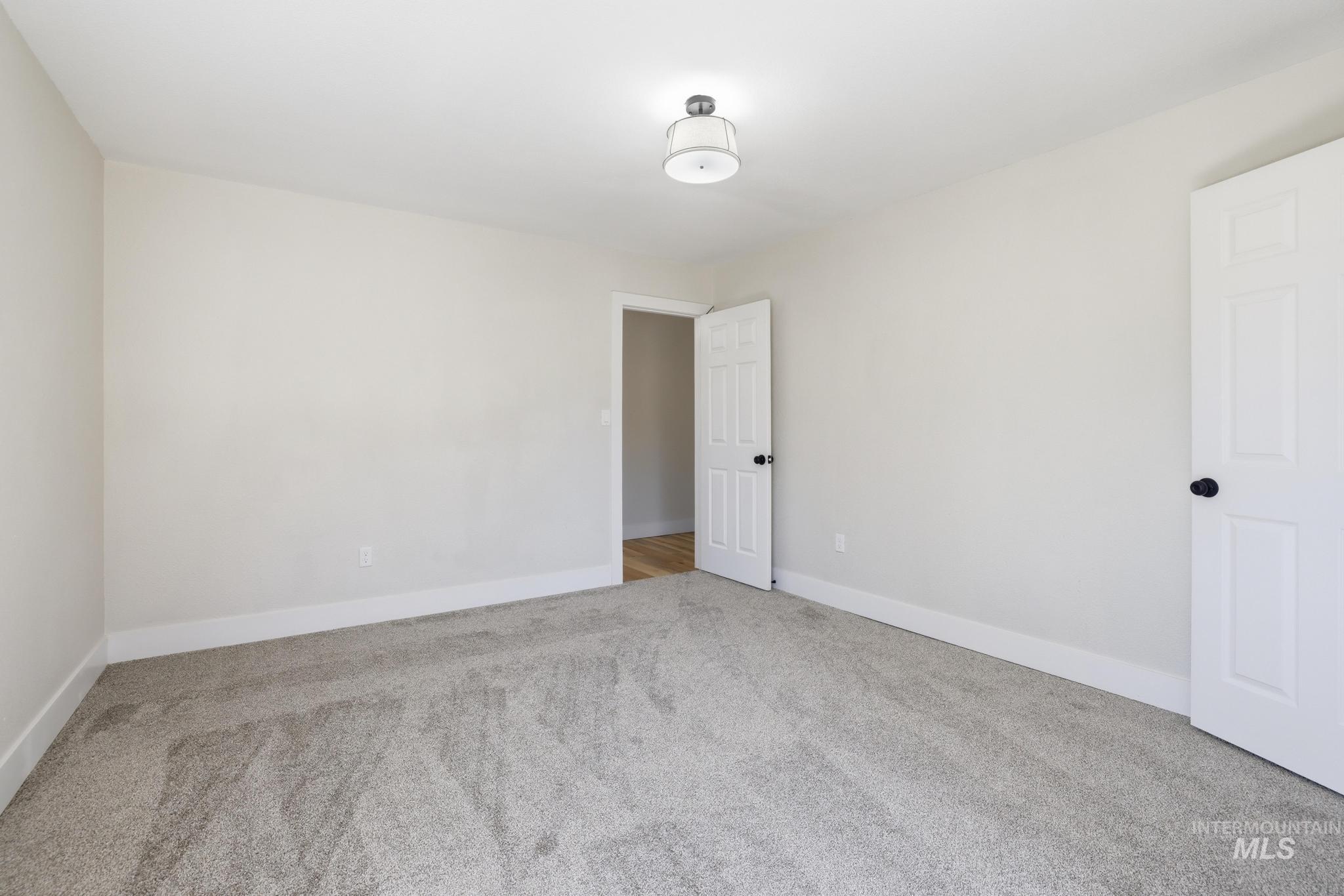 185 E Lincoln Property Photo 30