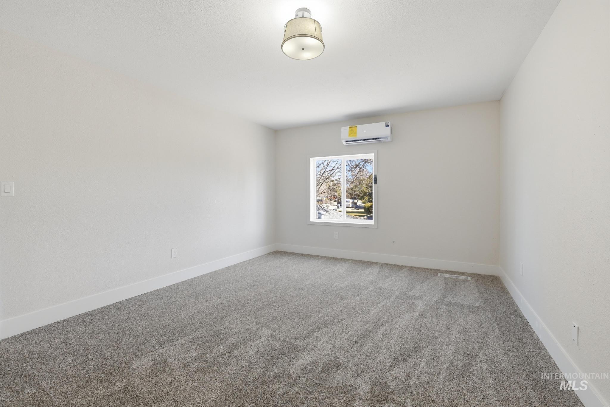 185 E Lincoln Property Photo 31