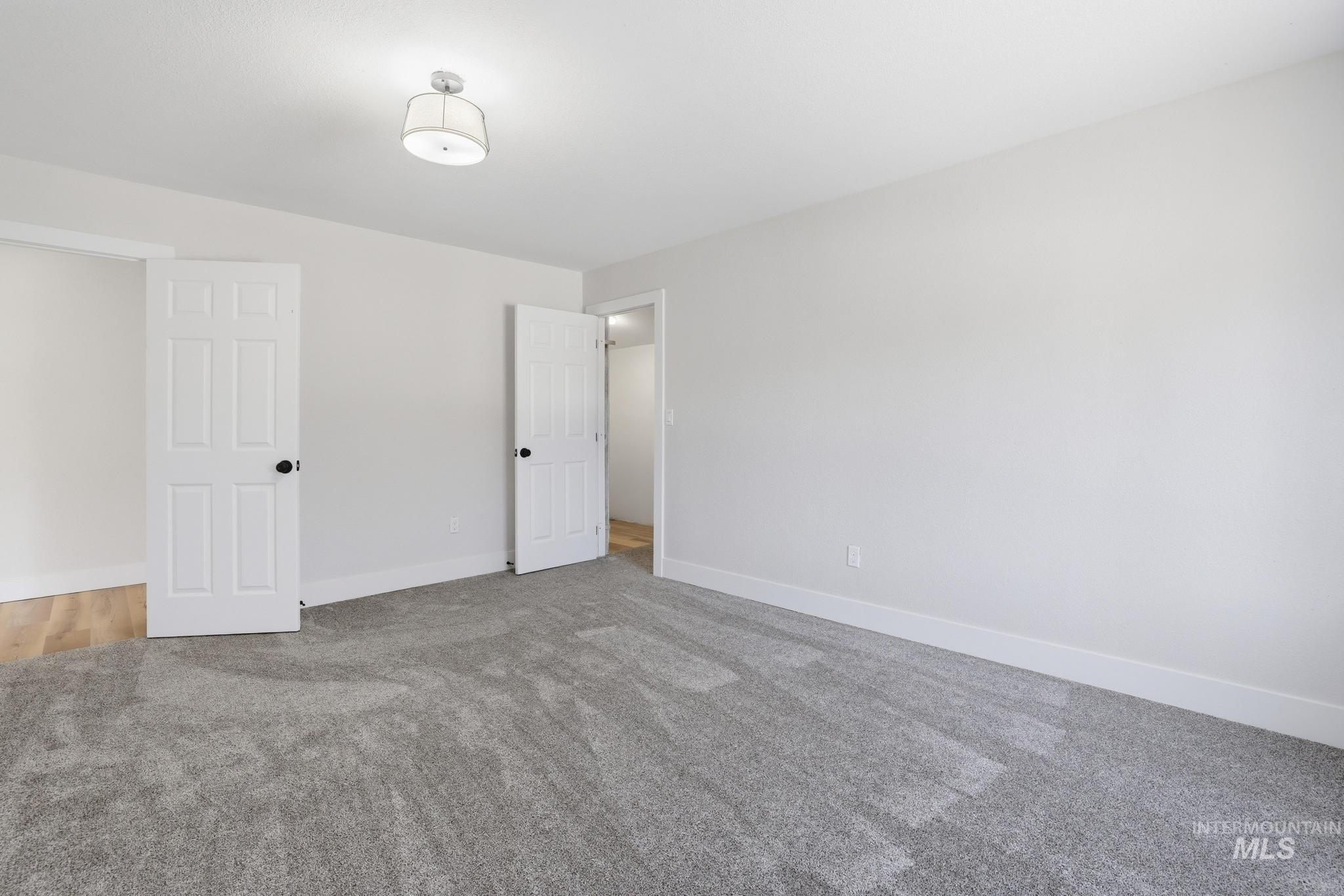 185 E Lincoln Property Photo 32