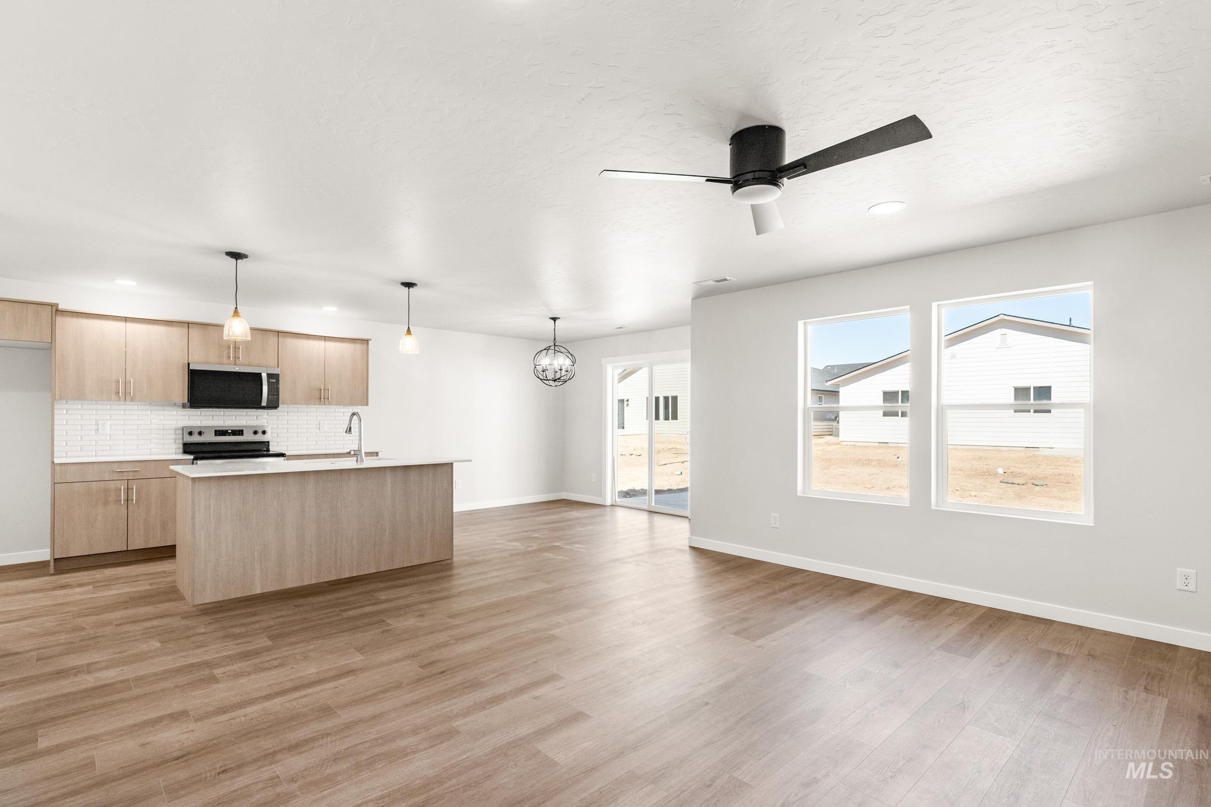 6612 W Black Butte Dr Property Photo 2