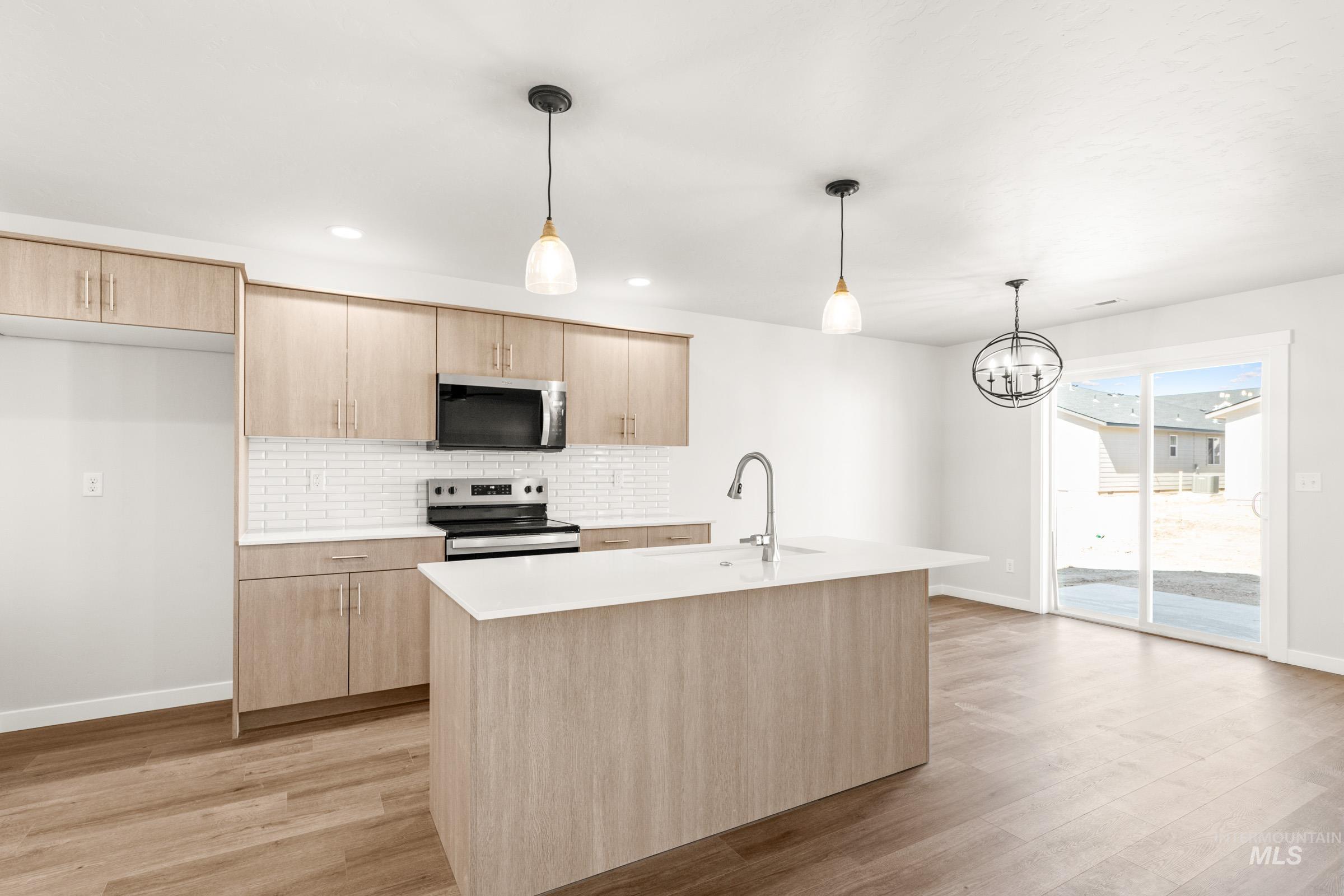 6612 W Black Butte Dr Property Photo 4