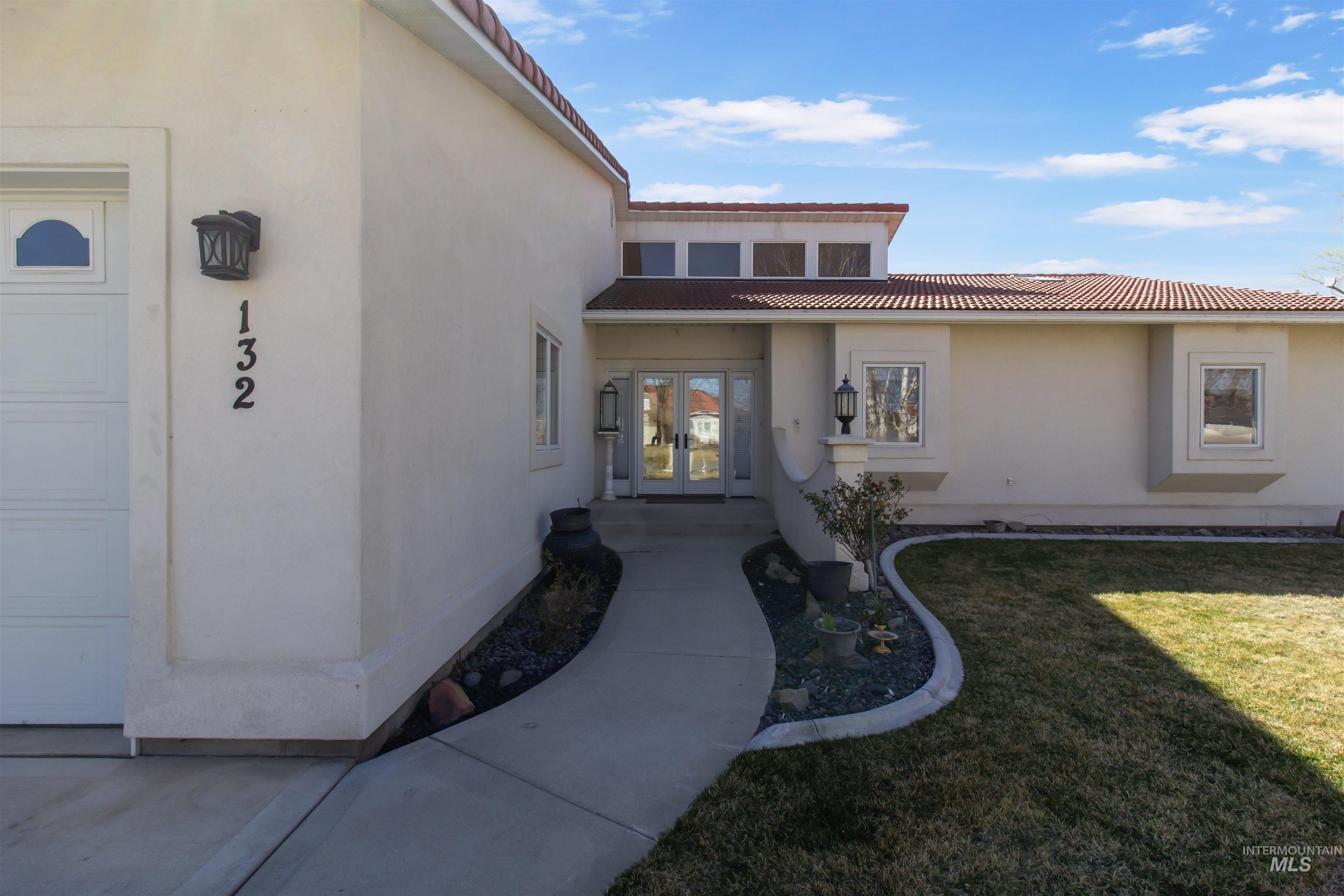 132 Los Lagos Property Photo 4