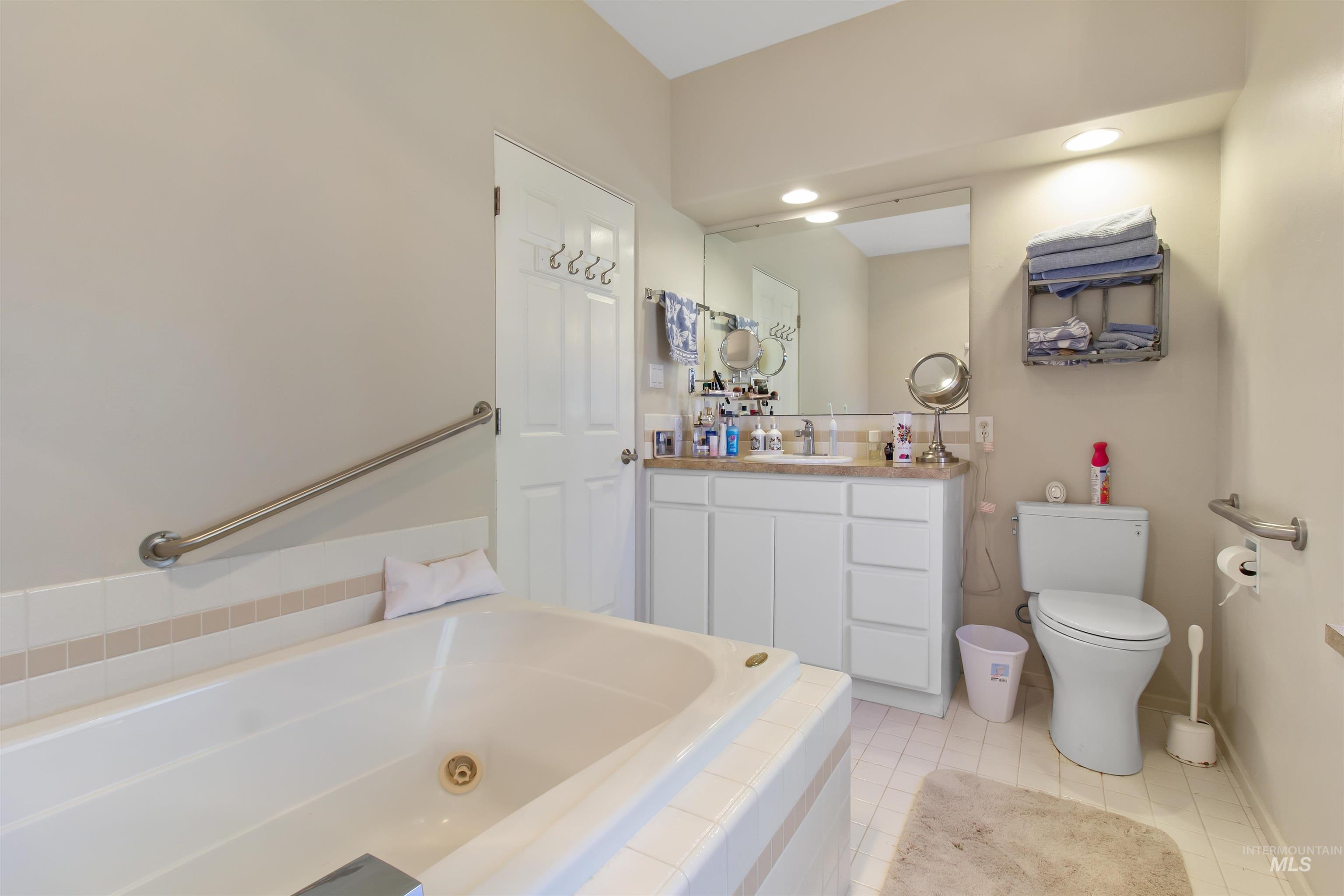 132 Los Lagos Property Photo 33