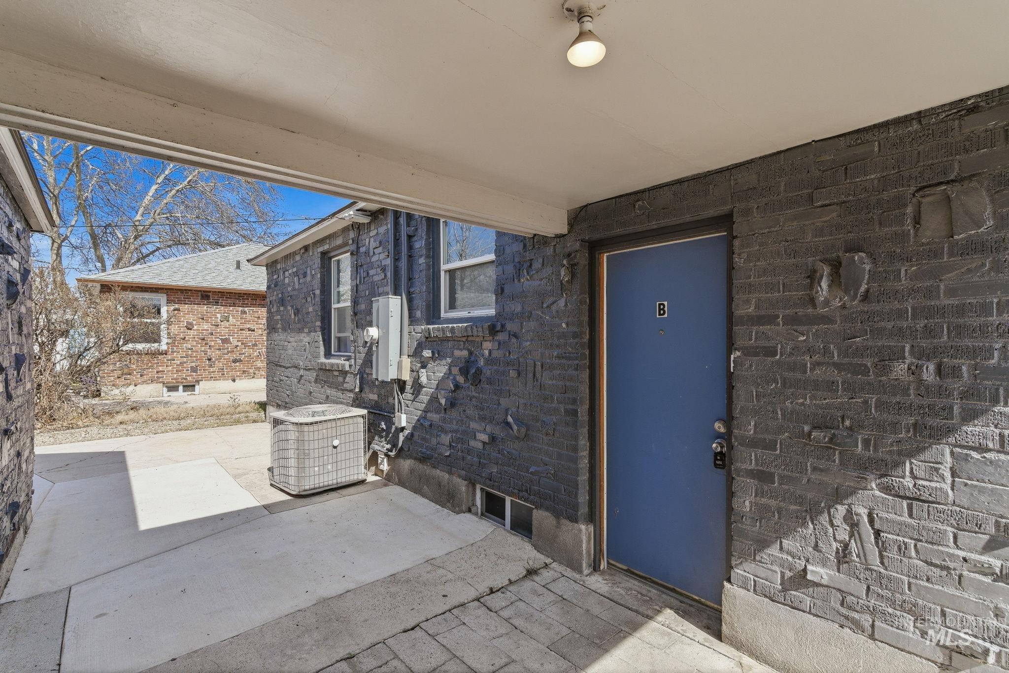 123 S Holly St Property Photo 18