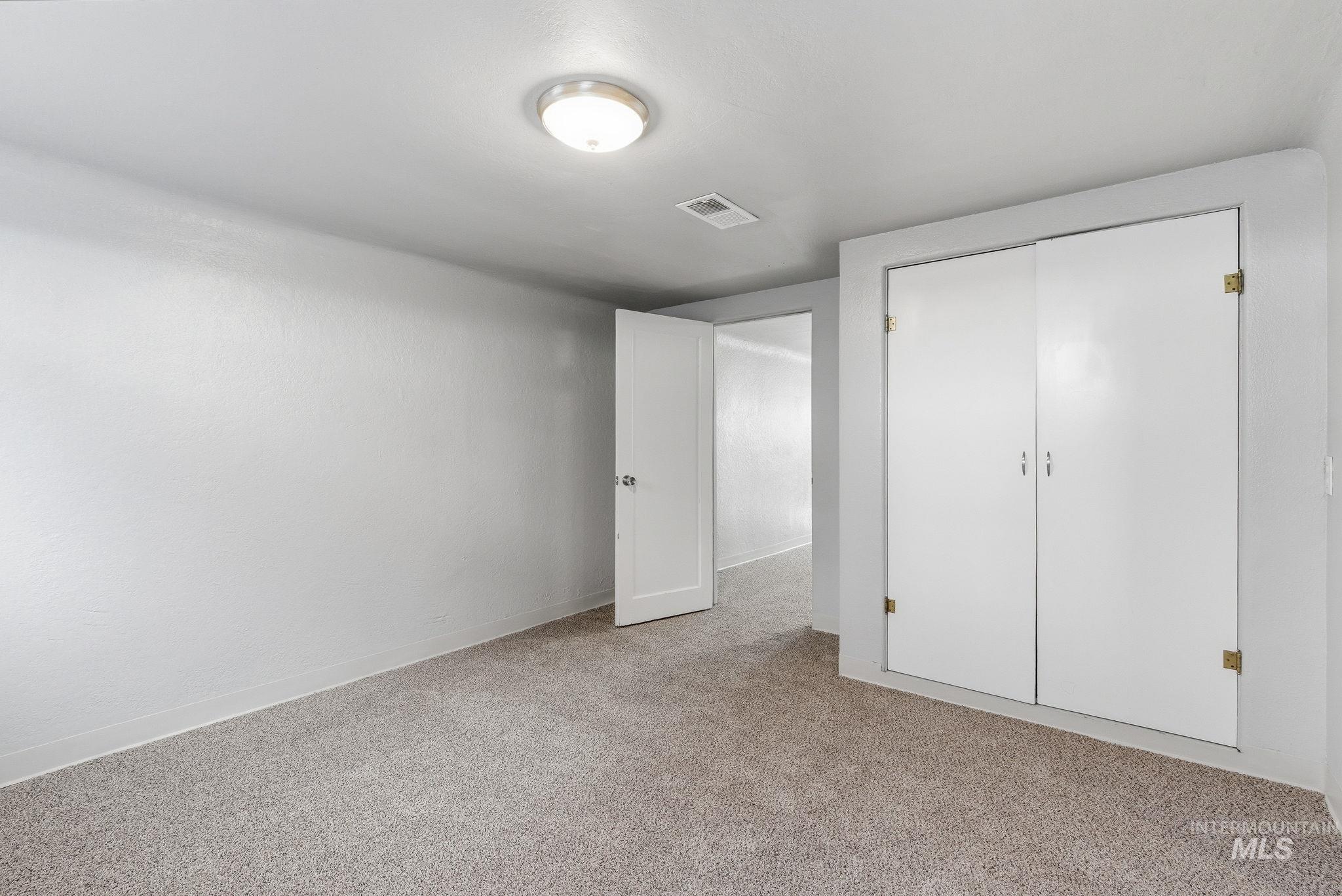123 S Holly St Property Photo 28