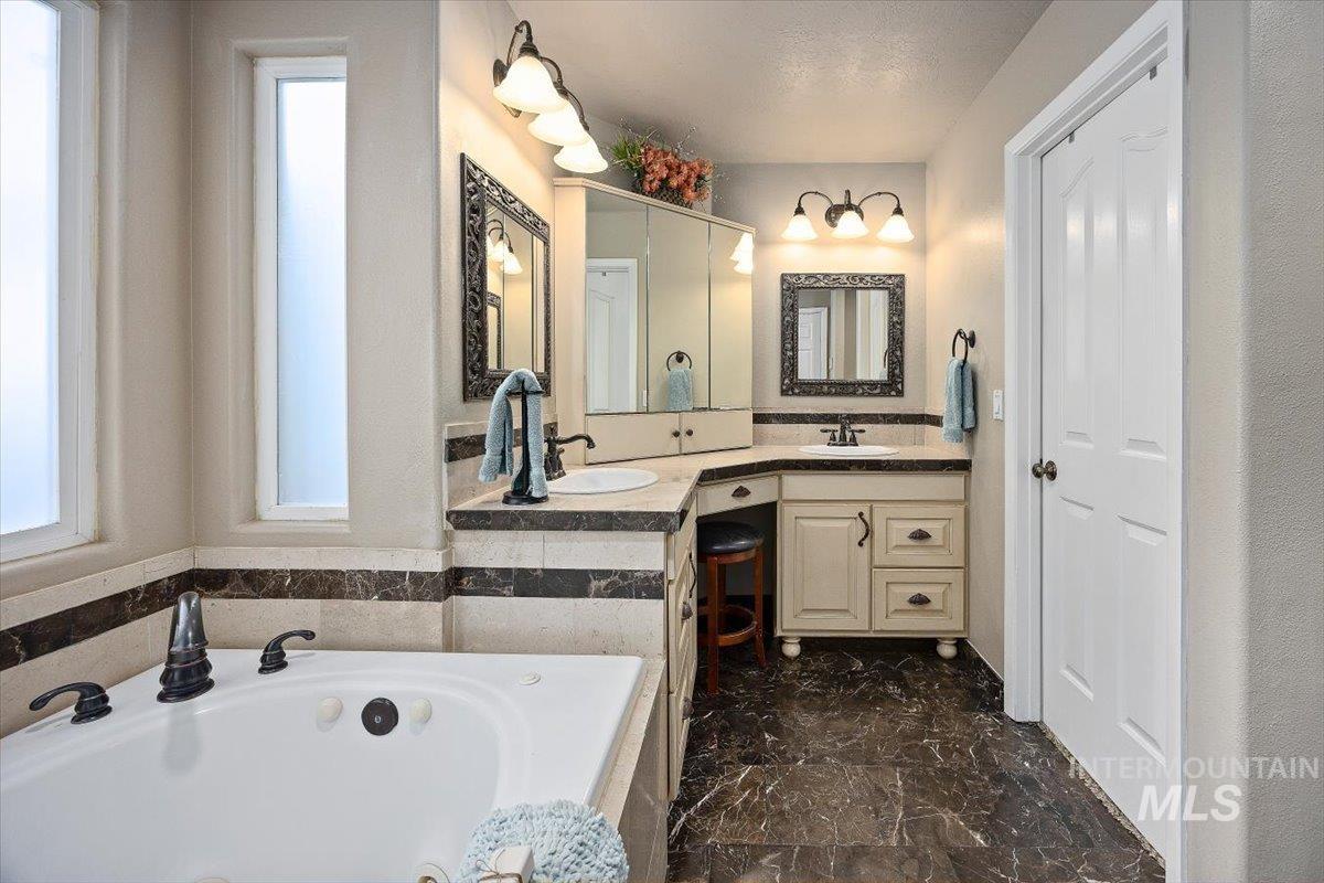 2028 Candleridge Drive Property Photo 19