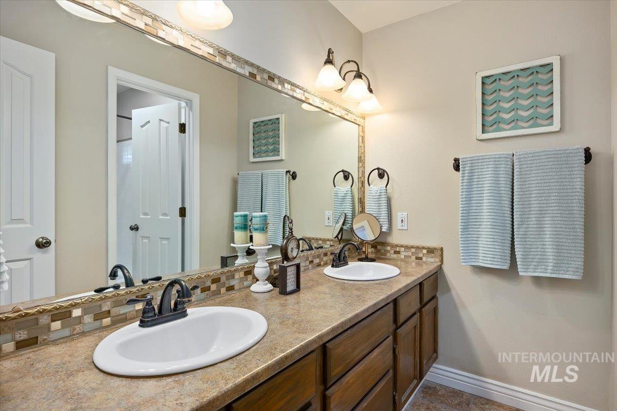 2028 Candleridge Drive Property Photo 21