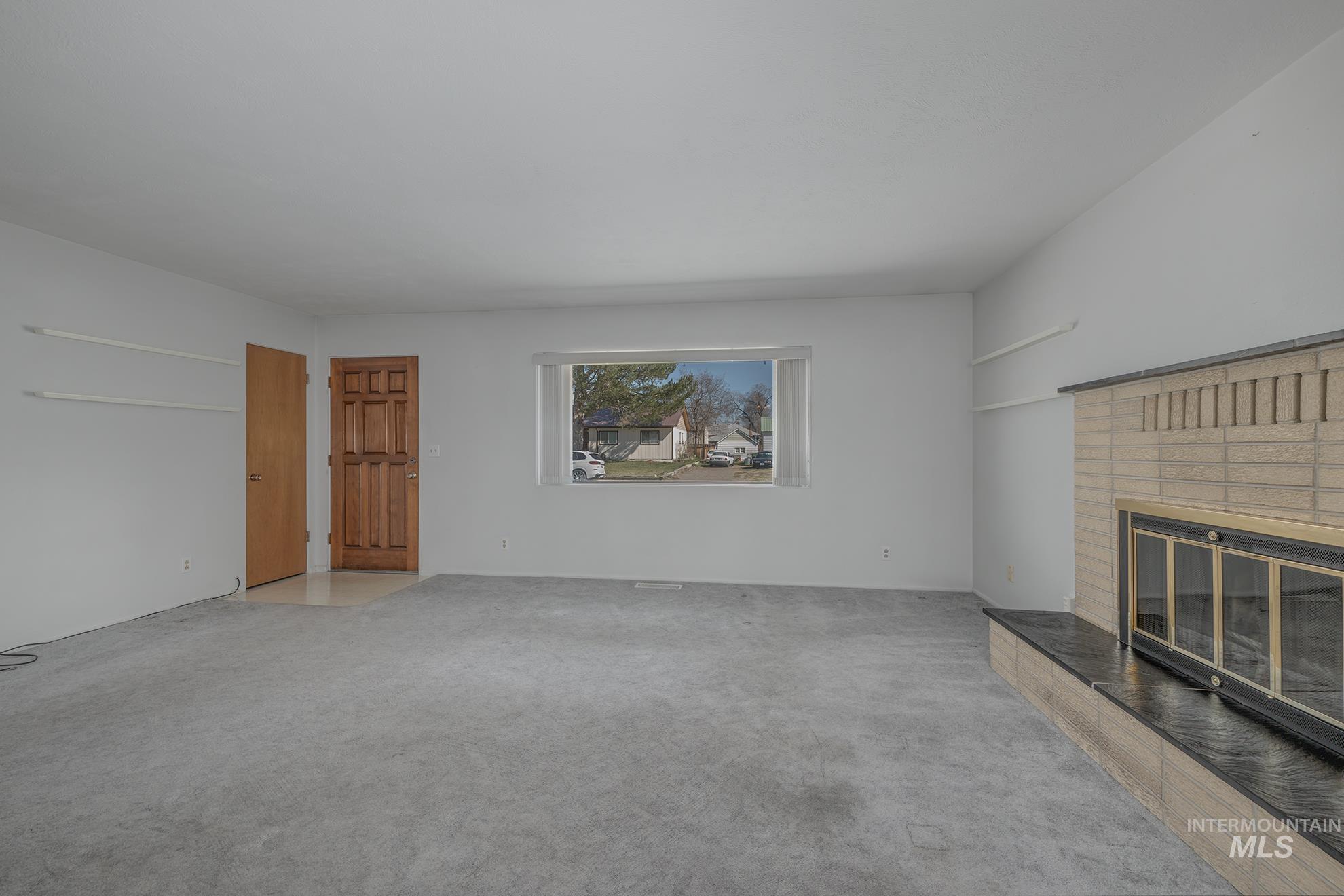 647 Nw 3rd Street Property Photo 3