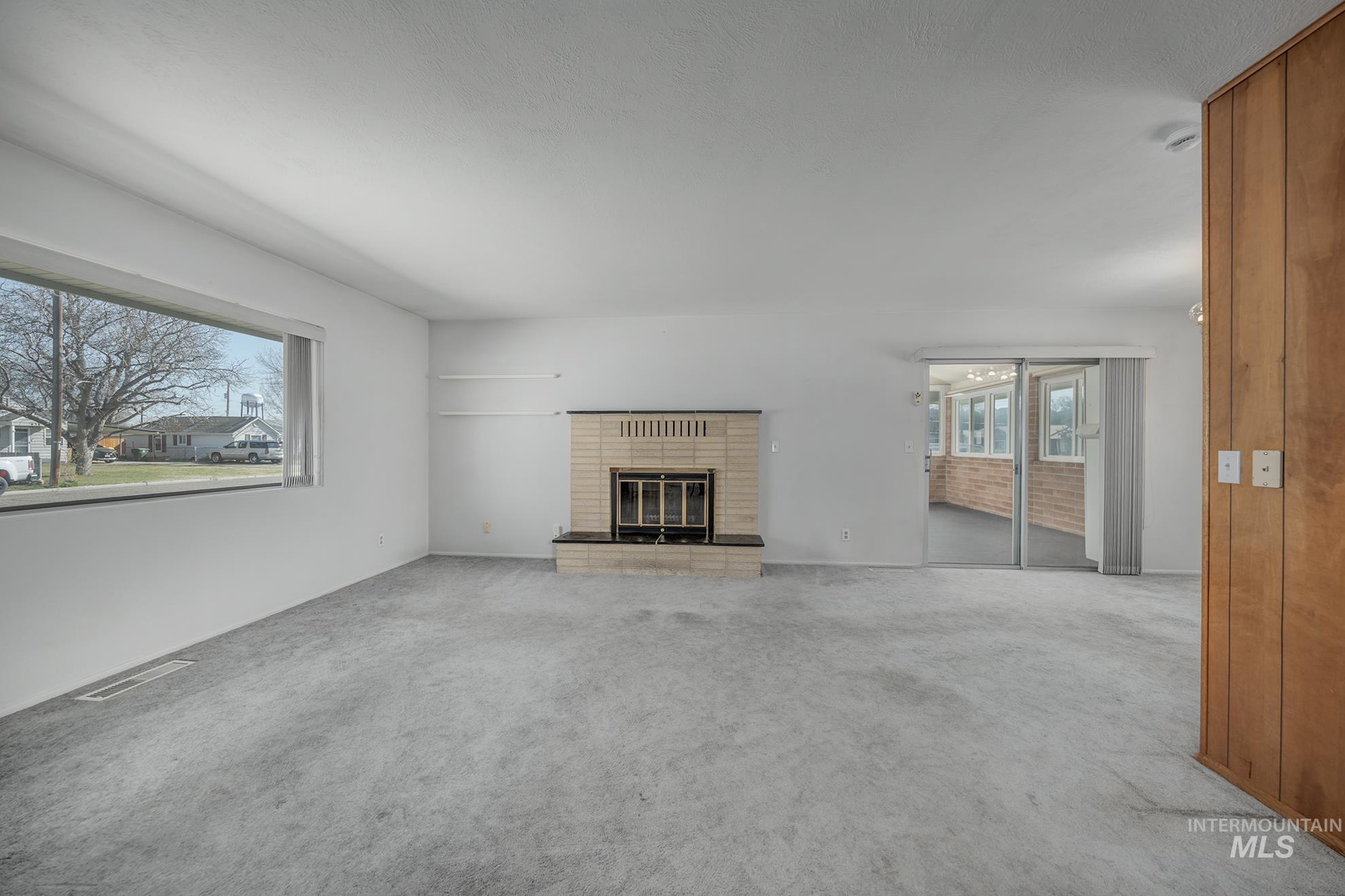 647 Nw 3rd Street Property Photo 4