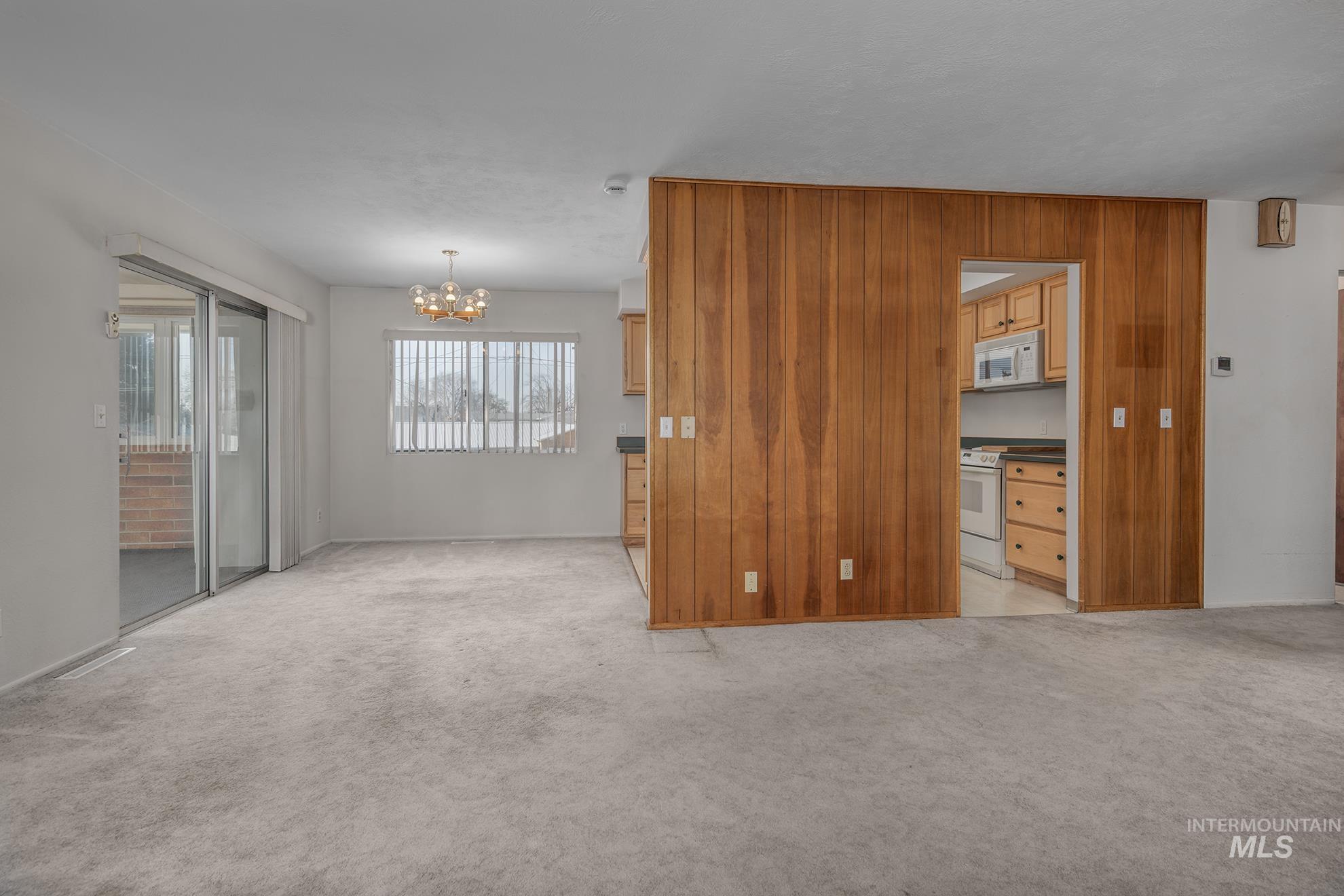 647 Nw 3rd Street Property Photo 5