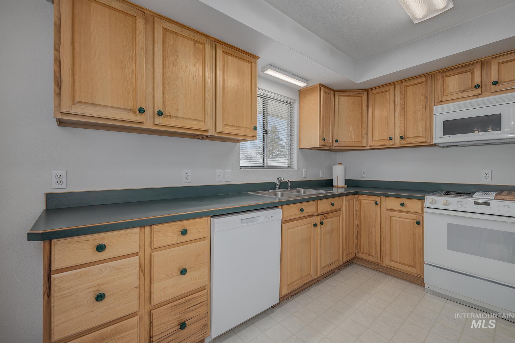 647 Nw 3rd Street Property Photo 9