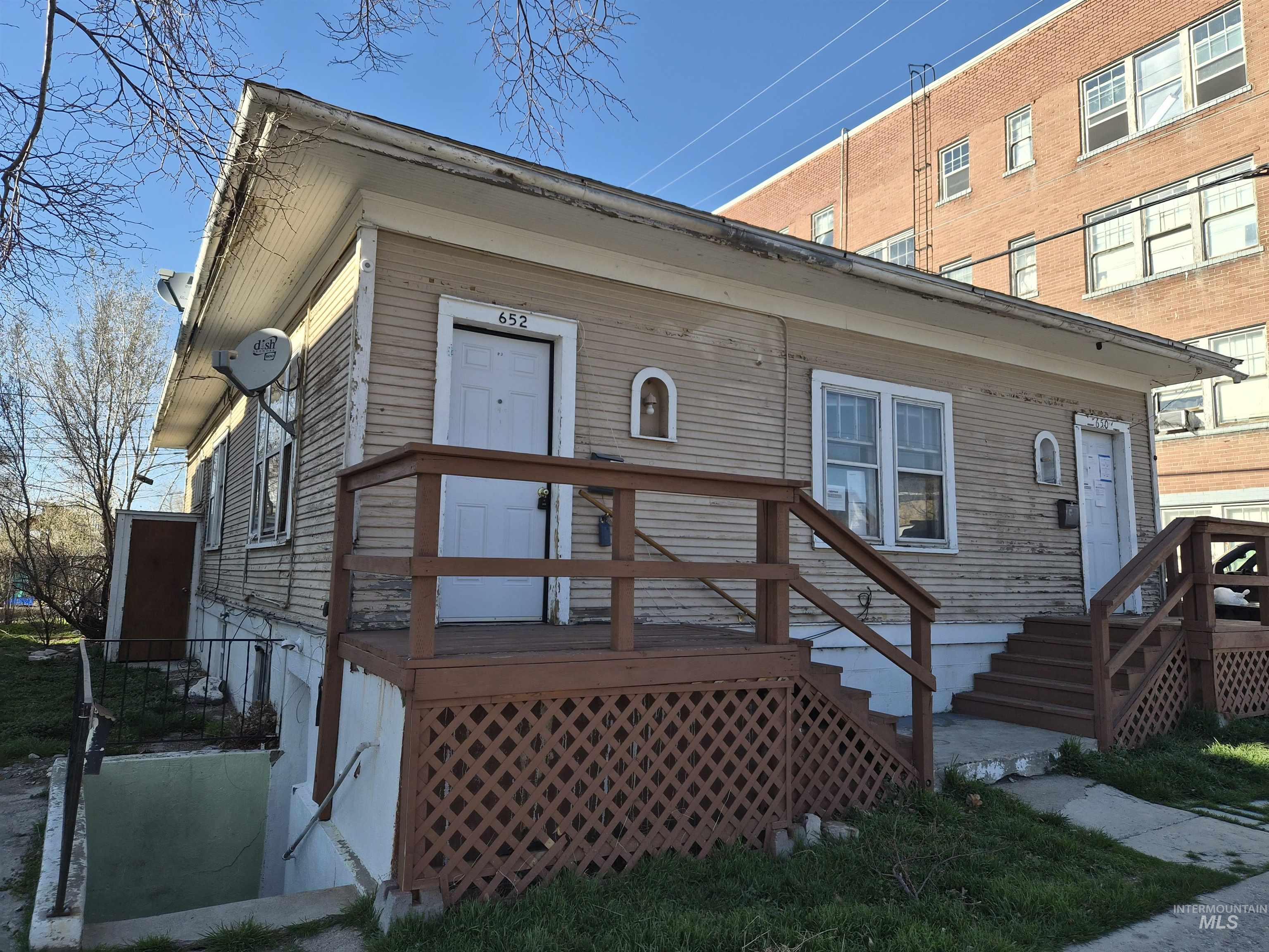 650 - 652 W Lander St. Property Photo 1