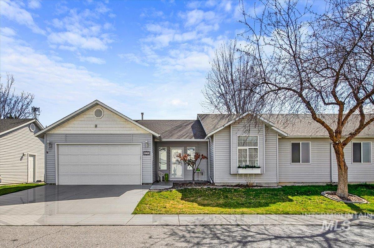 8133 W. Penny Ln. Property Photo 1