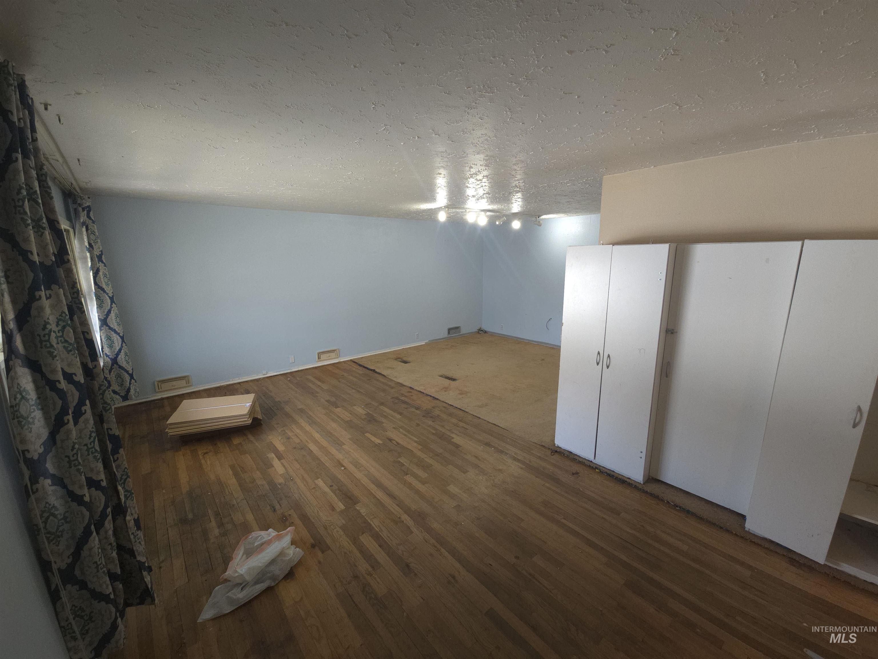 458 Rose St. N Property Photo 3