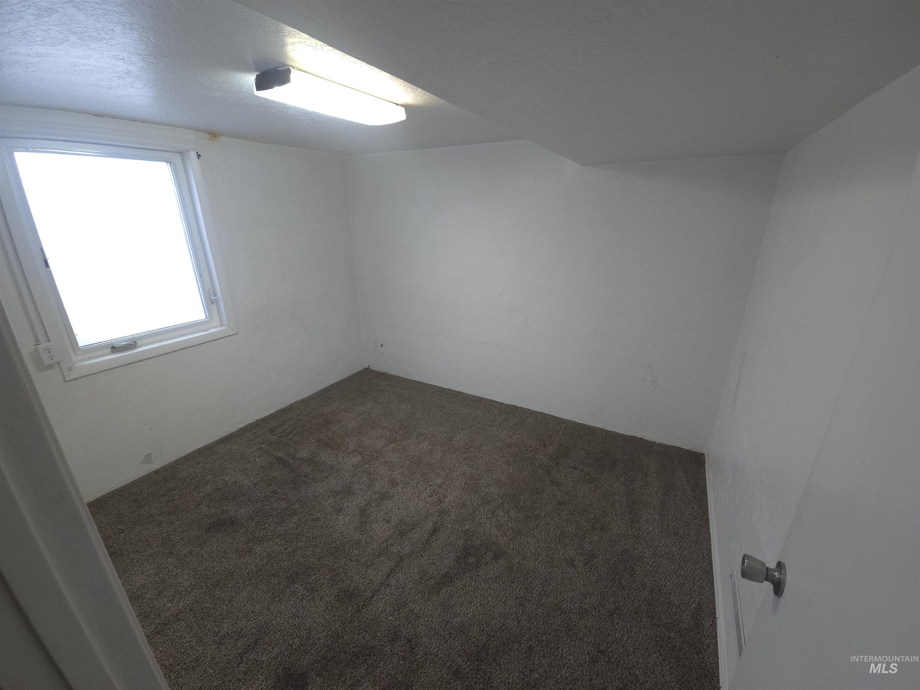 458 Rose St. N Property Photo 12