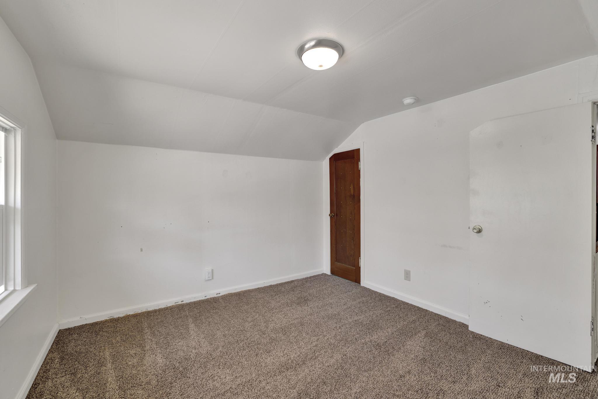 116 N 13th Ave Property Photo 18