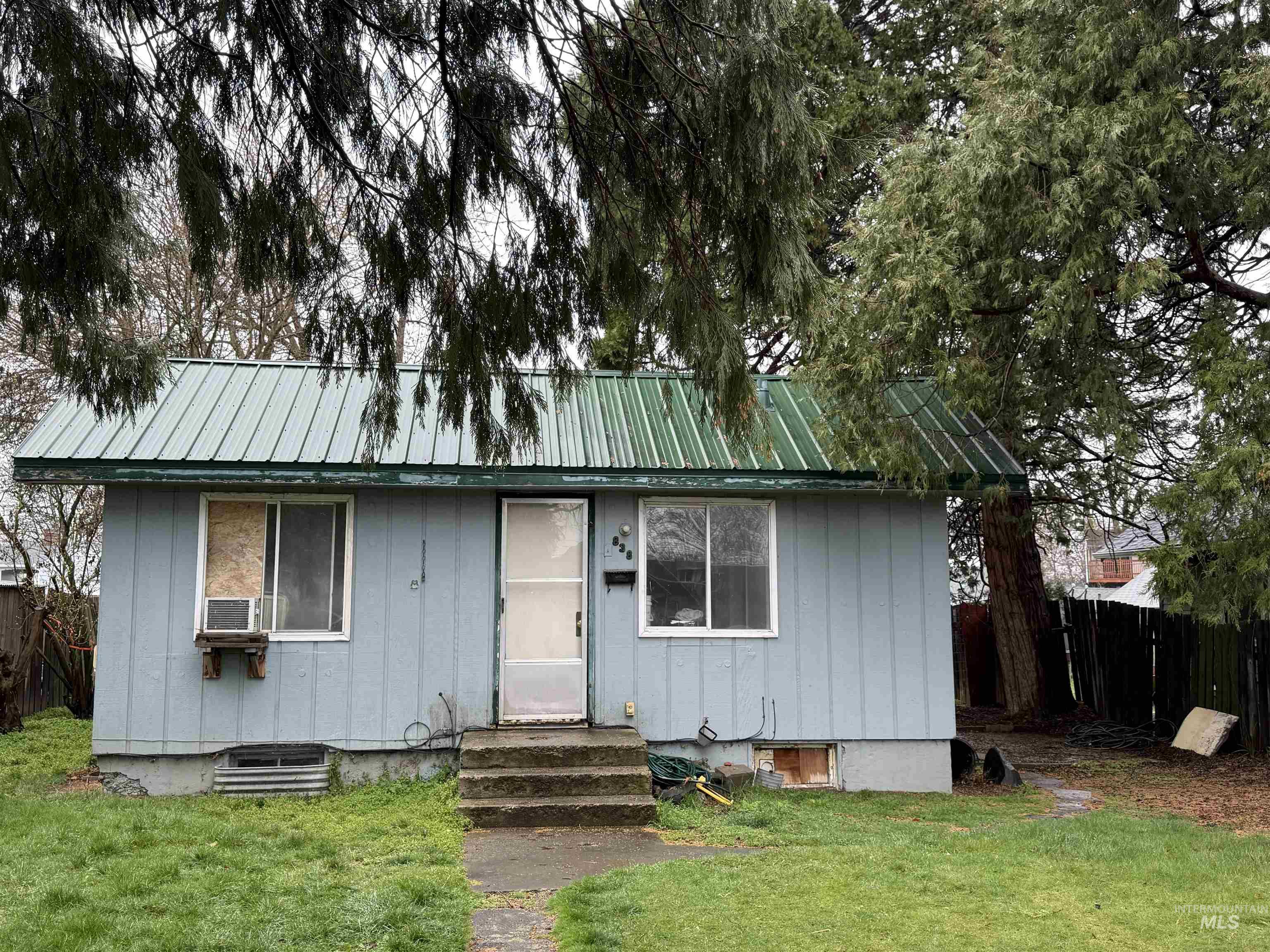 838 11th St. Property Photo 1