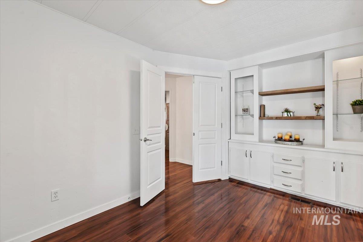 7814 W Manassas Property Photo 11