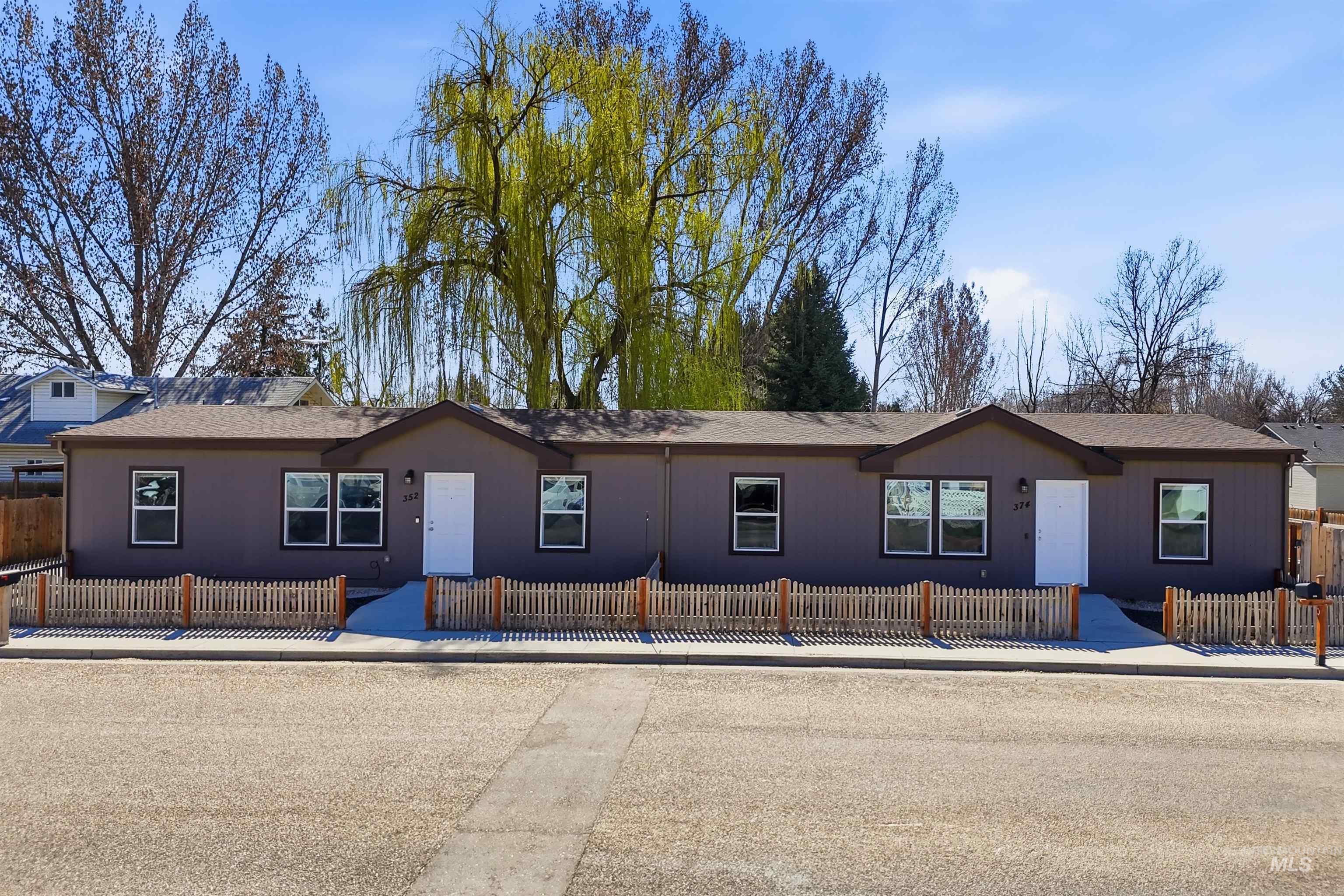 352 & 374 E Idaho St Property Photo 1