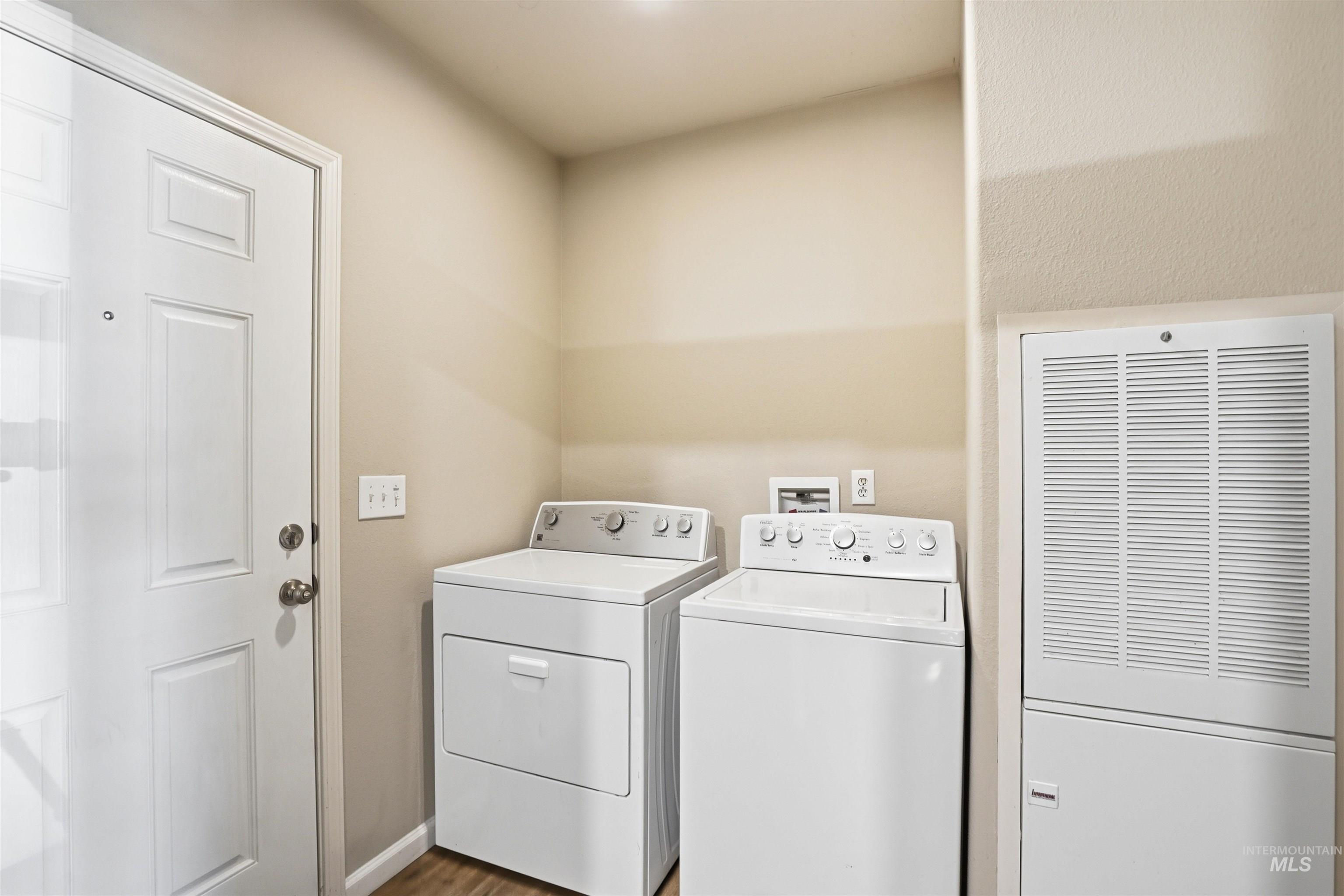 352 & 374 E Idaho St Property Photo 14