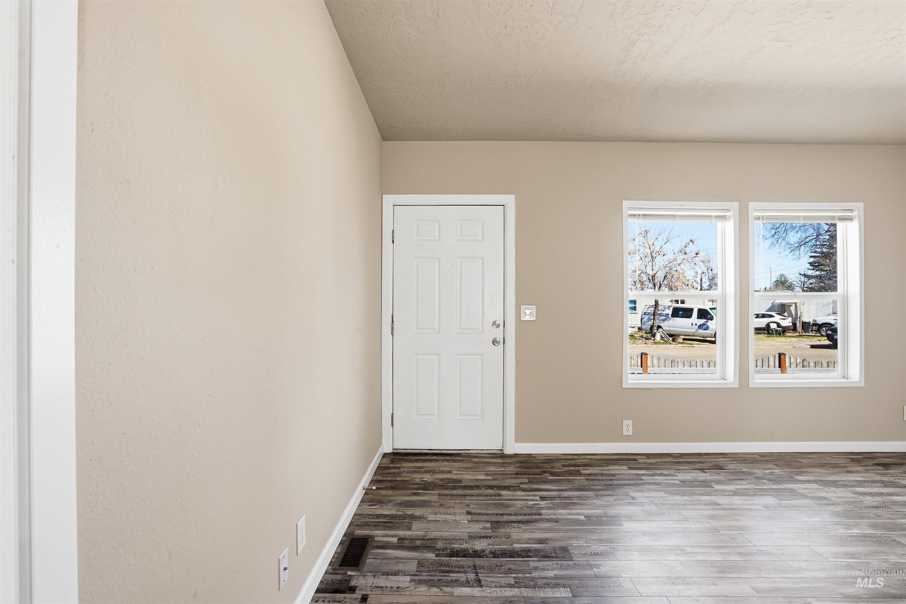 352 & 374 E Idaho St Property Photo 16