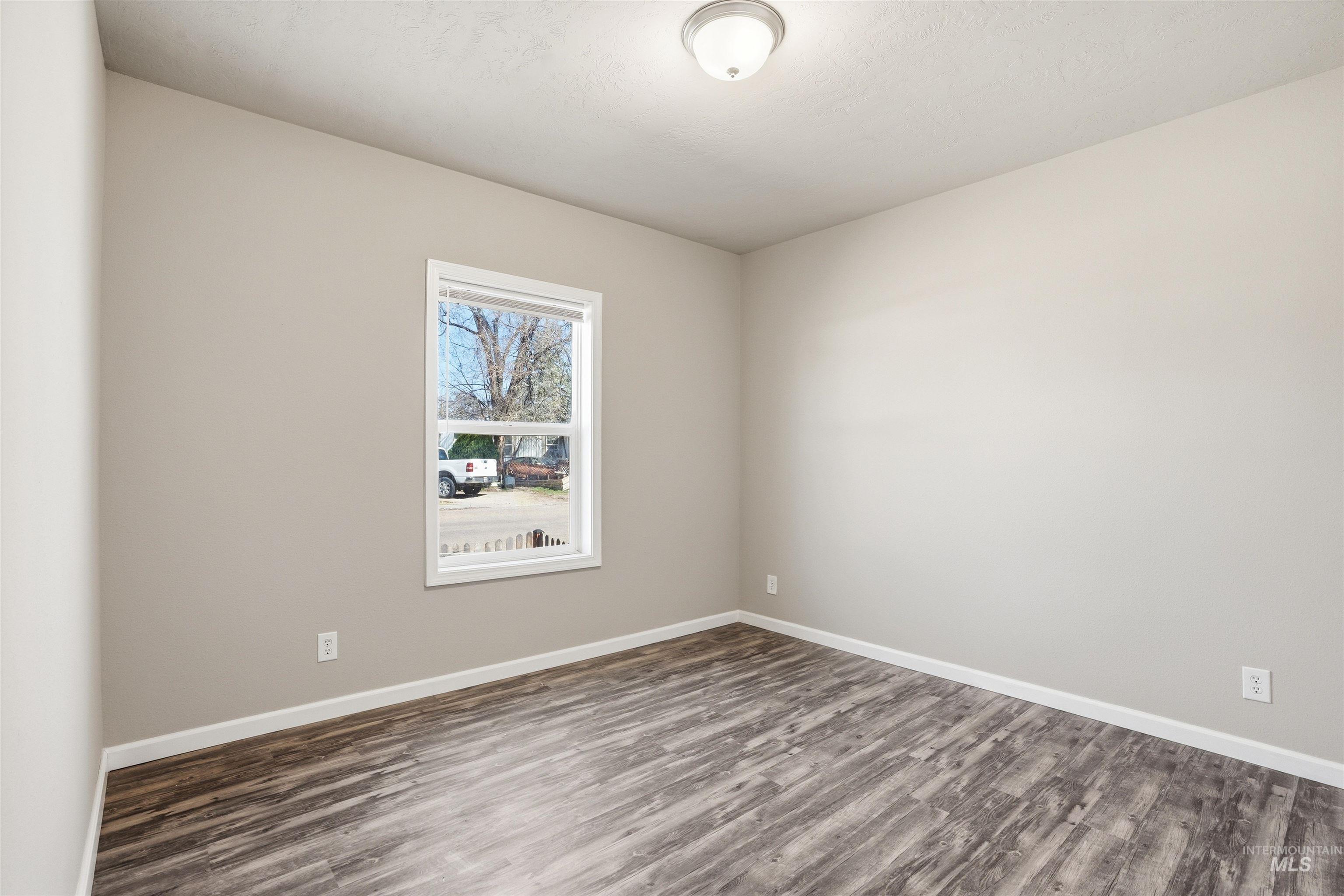 352 & 374 E Idaho St Property Photo 18