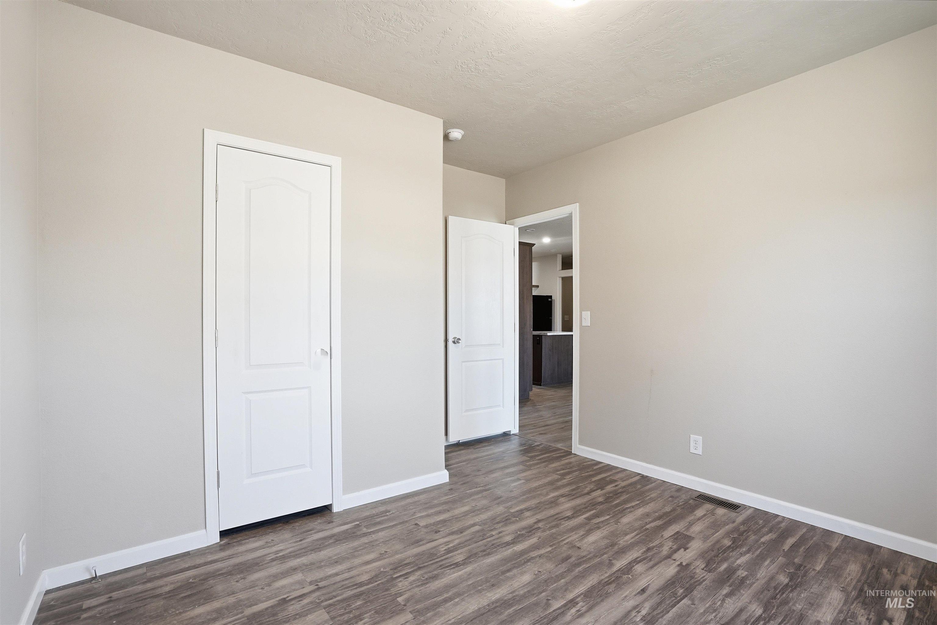 352 & 374 E Idaho St Property Photo 19