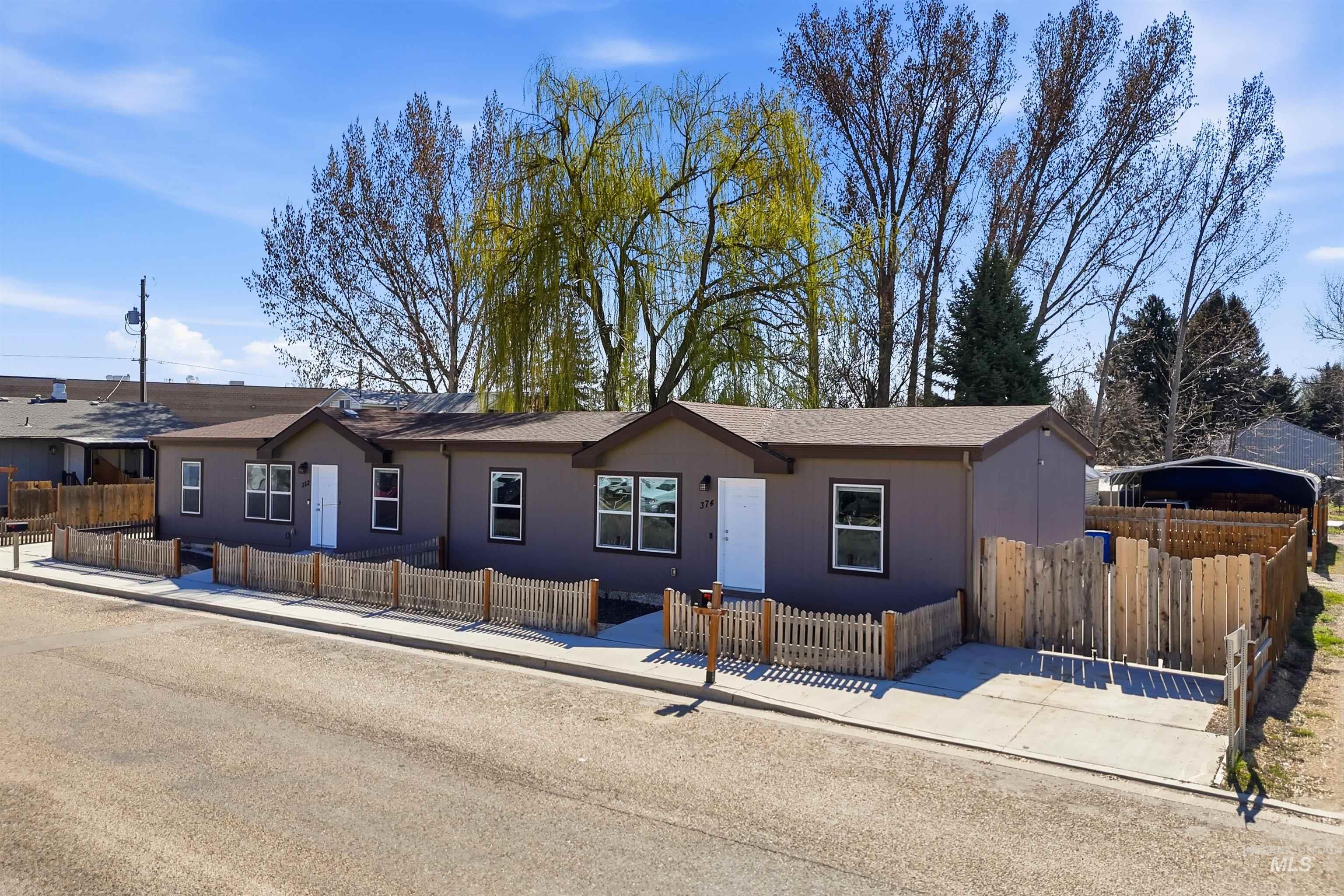 352 & 374 E Idaho St Property Photo 41