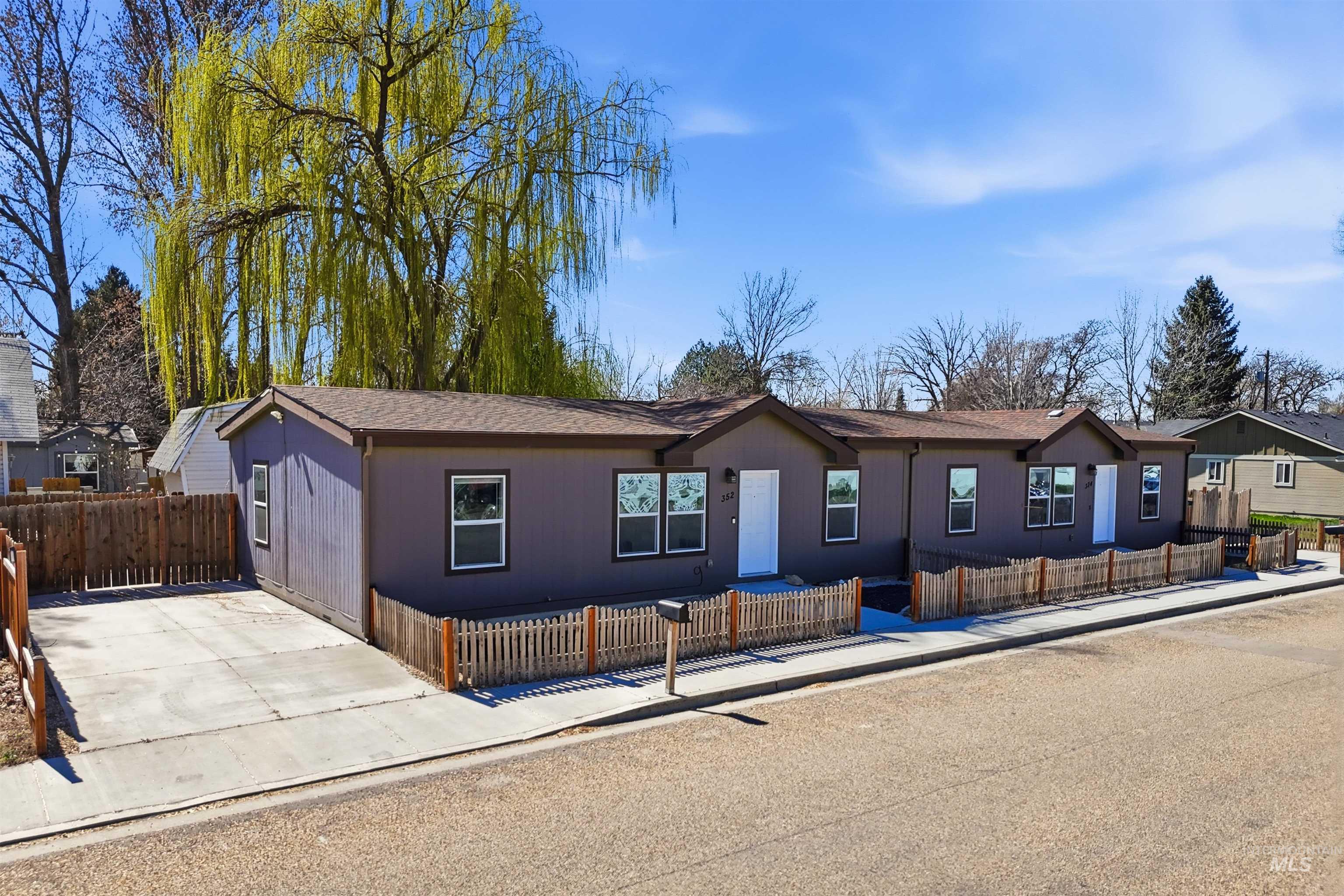 352 & 374 E Idaho St Property Photo 42