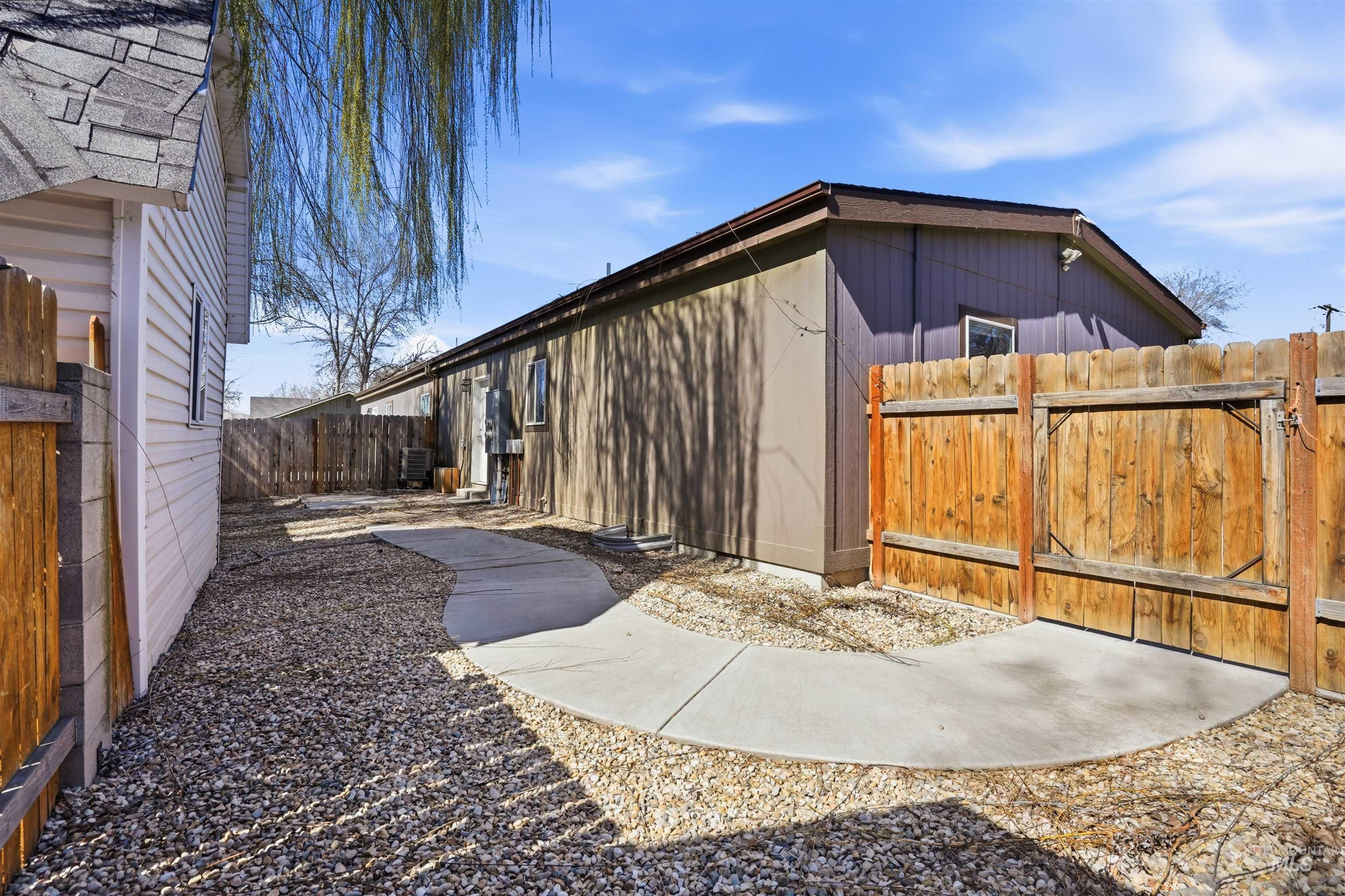 352 & 374 E Idaho St Property Photo 43