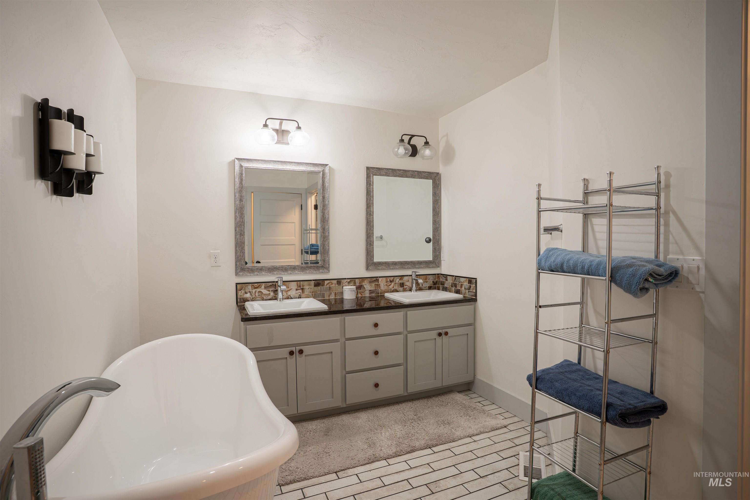 546 Arrowhead Circle Property Photo 8