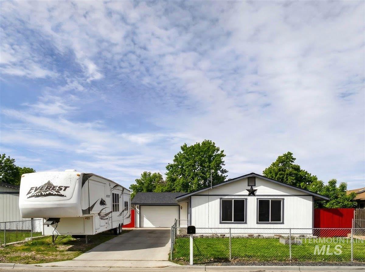 1405 N La Cresta Ave Property Photo 2