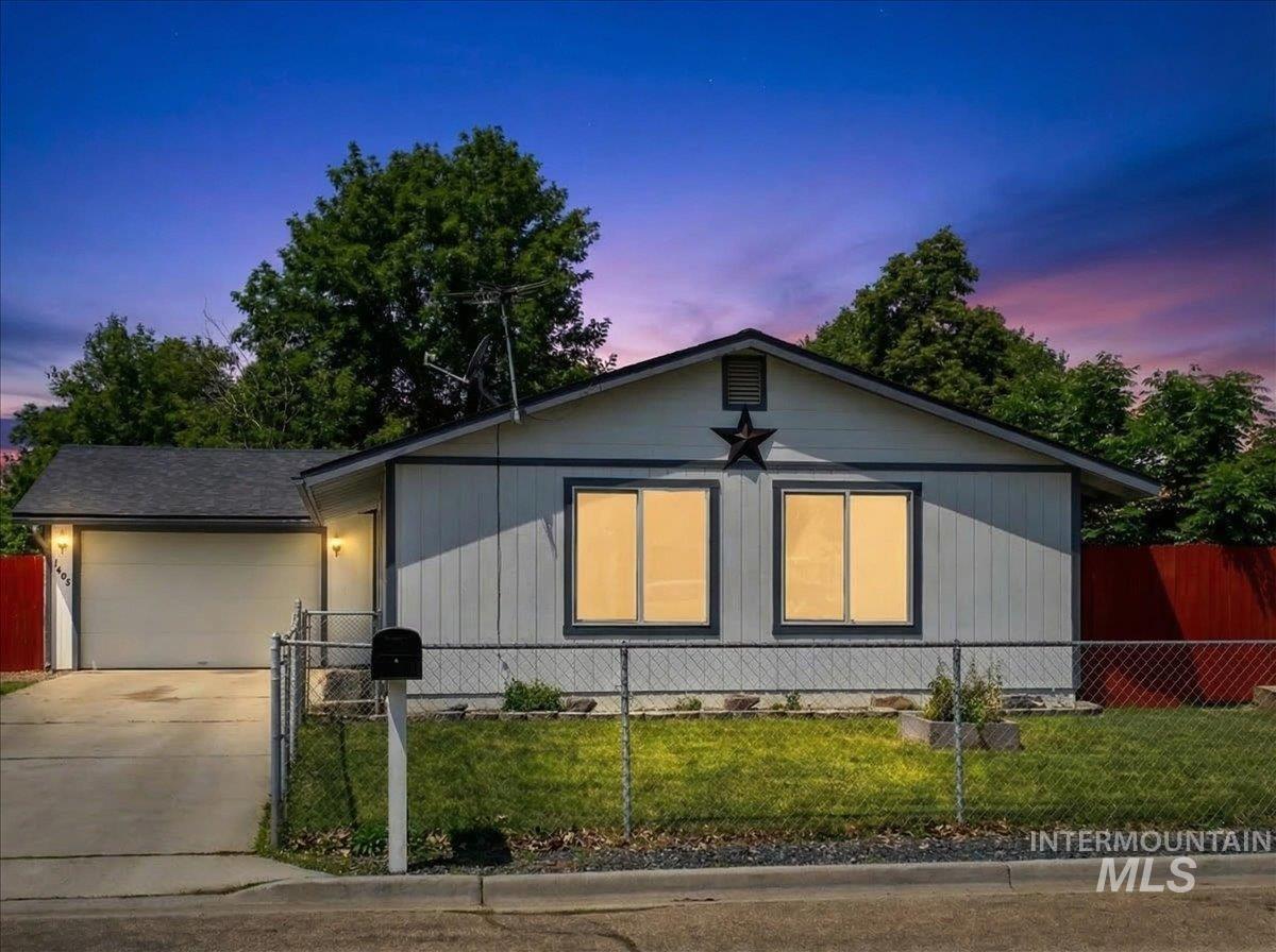 1405 N La Cresta Ave Property Photo 4