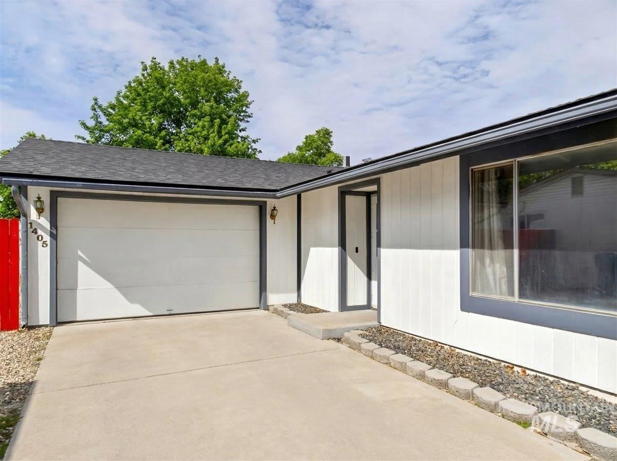1405 N La Cresta Ave Property Photo 5