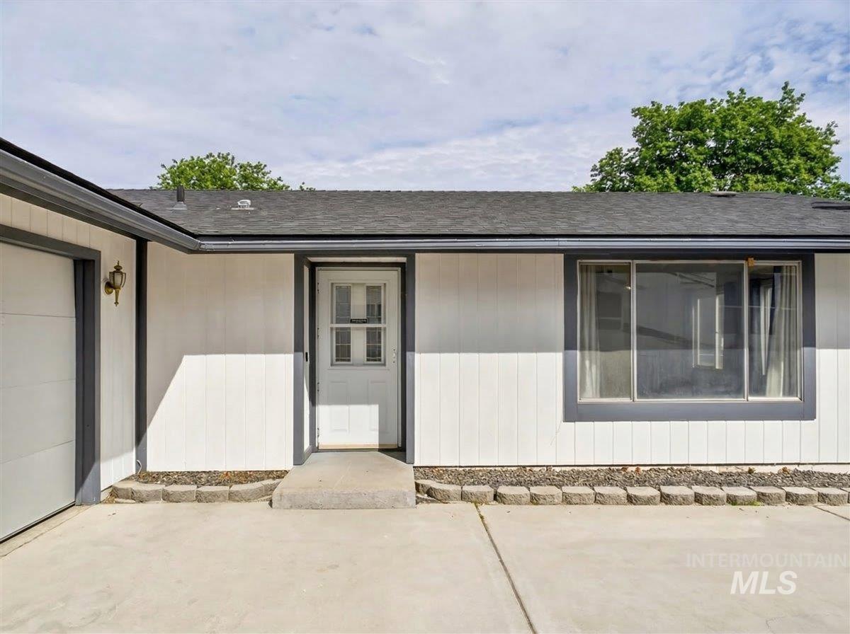 1405 N La Cresta Ave Property Photo 6