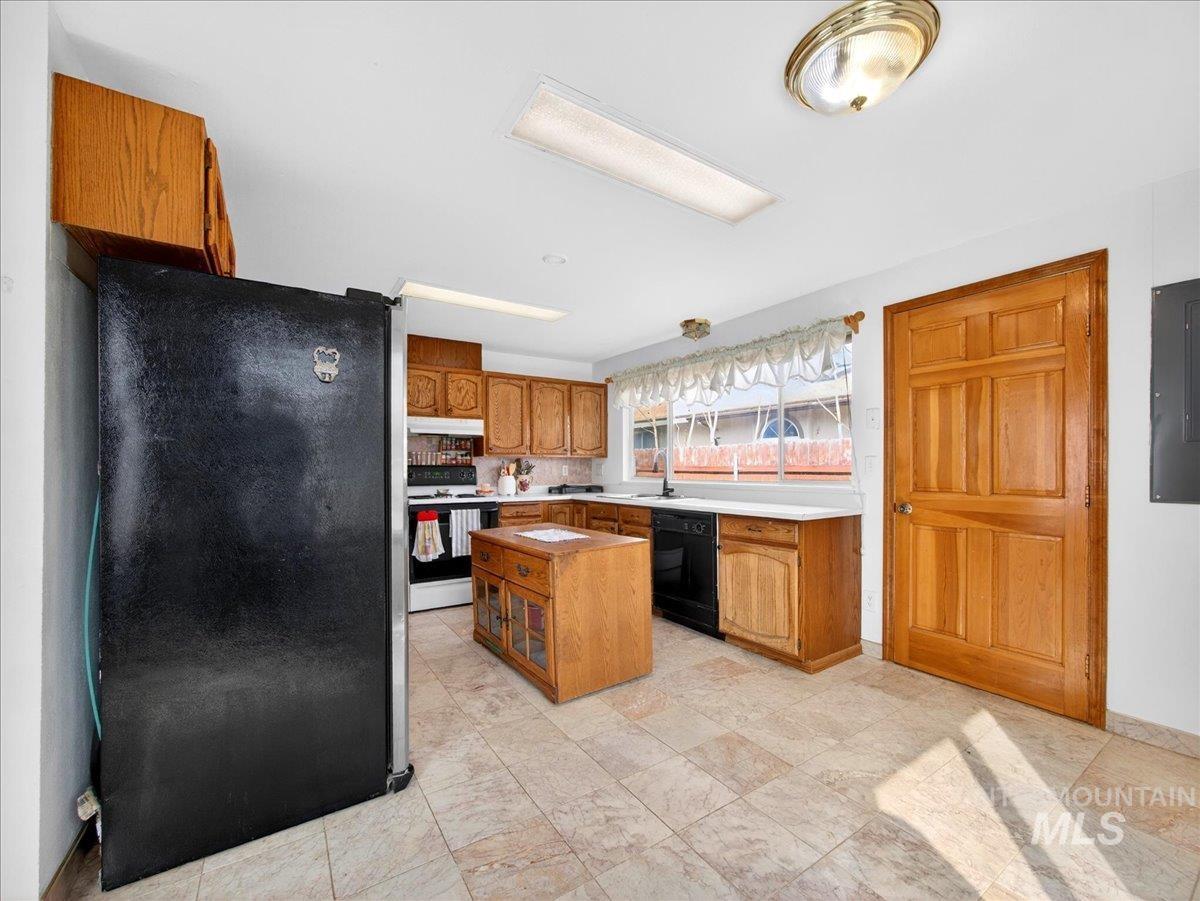 1405 N La Cresta Ave Property Photo 10